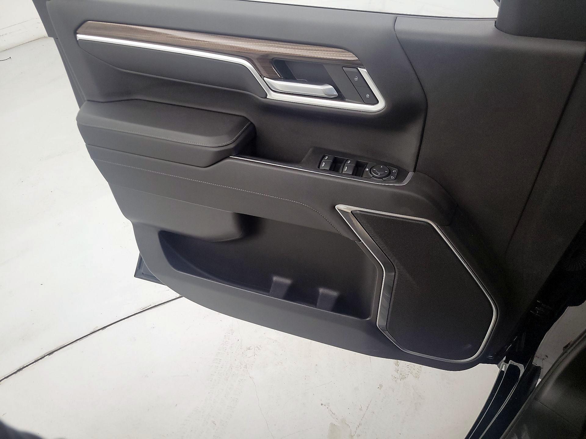 Thumbnail: 2022 Chevrolet Silverado 1500 - 12