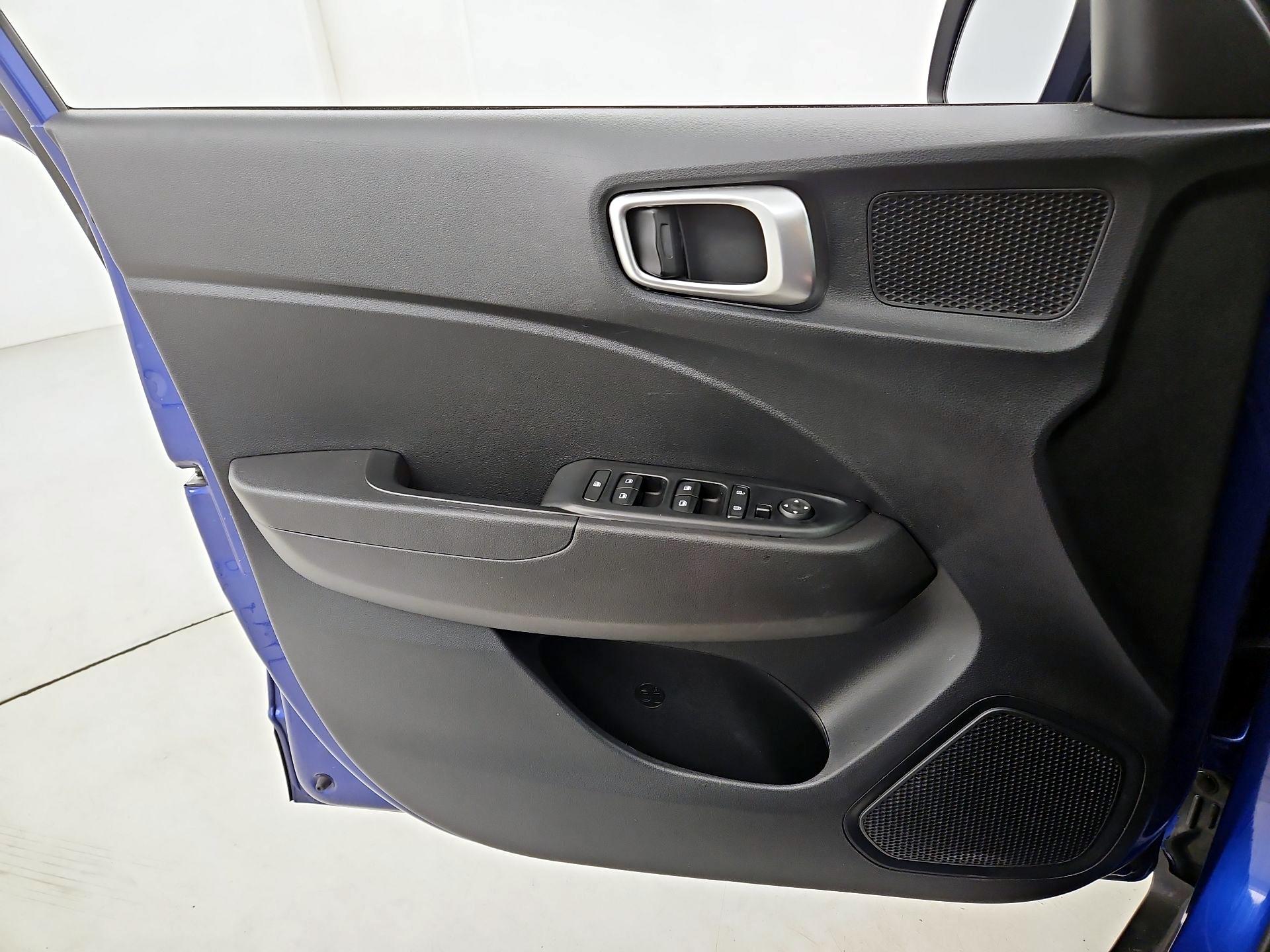 Thumbnail: 2023 Hyundai Venue - 12