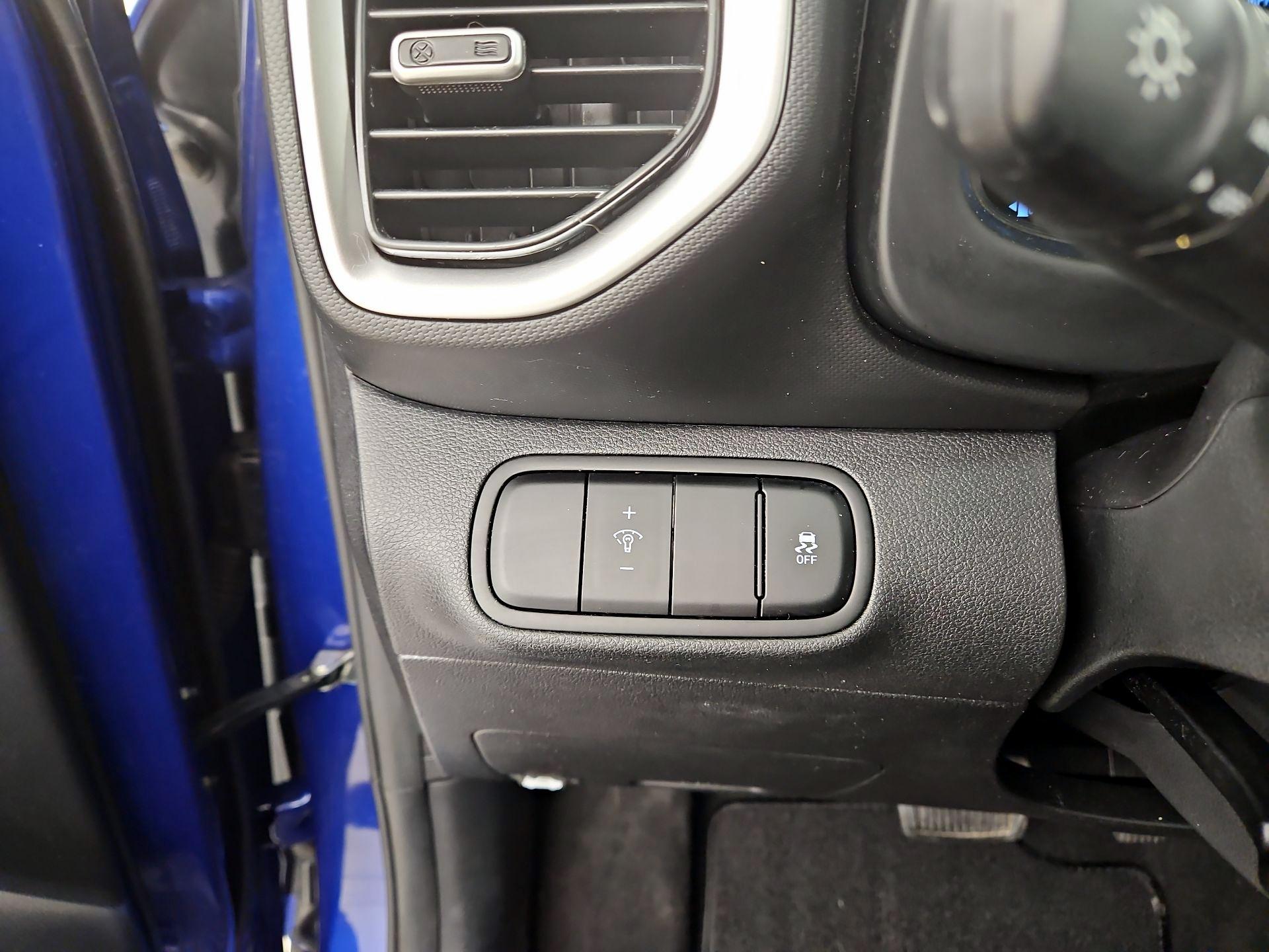 Thumbnail: 2023 Hyundai Venue - 13