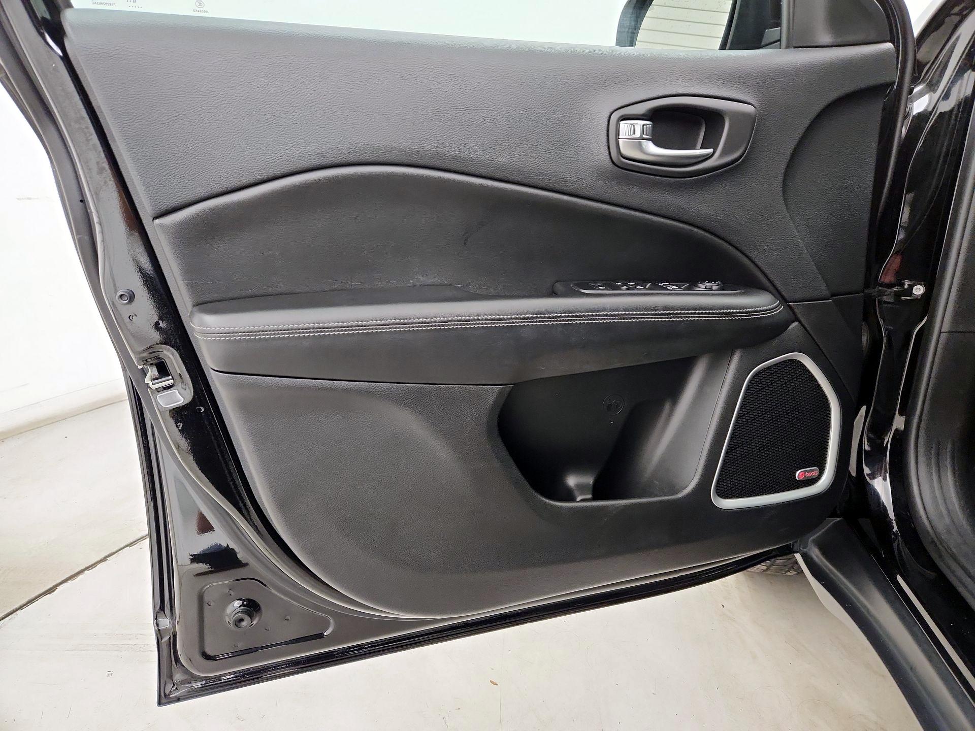 Thumbnail: 2019 Jeep Compass - 12