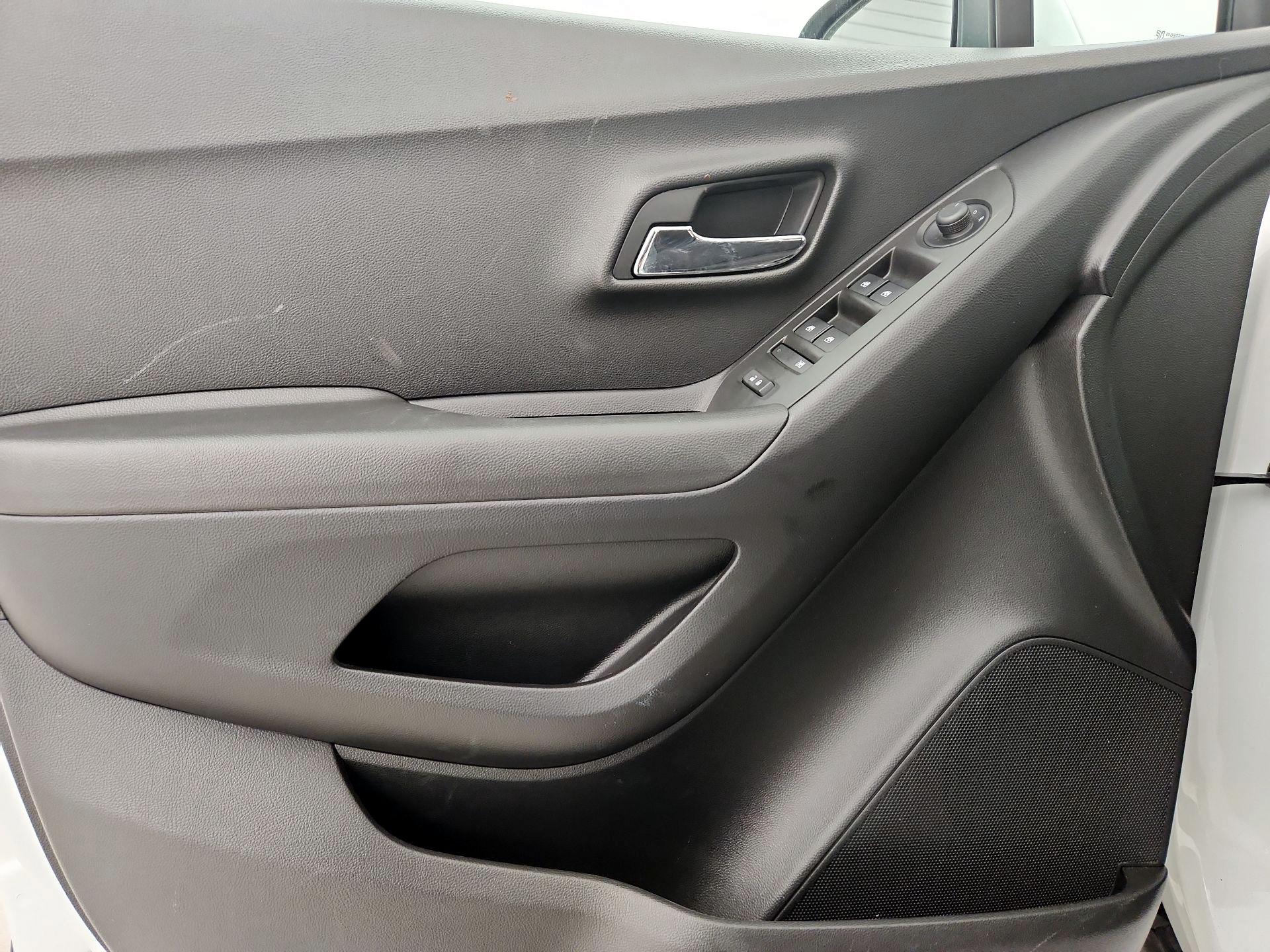 Thumbnail: 2018 Chevrolet Trax - 12