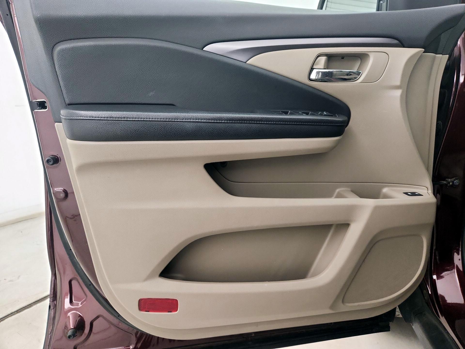 Thumbnail: 2016 Honda Pilot - 12