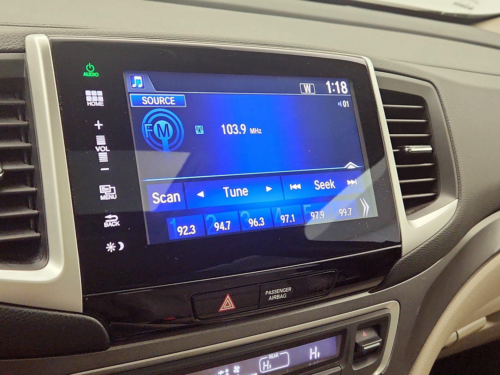 Thumbnail: 2016 Honda Pilot - 15