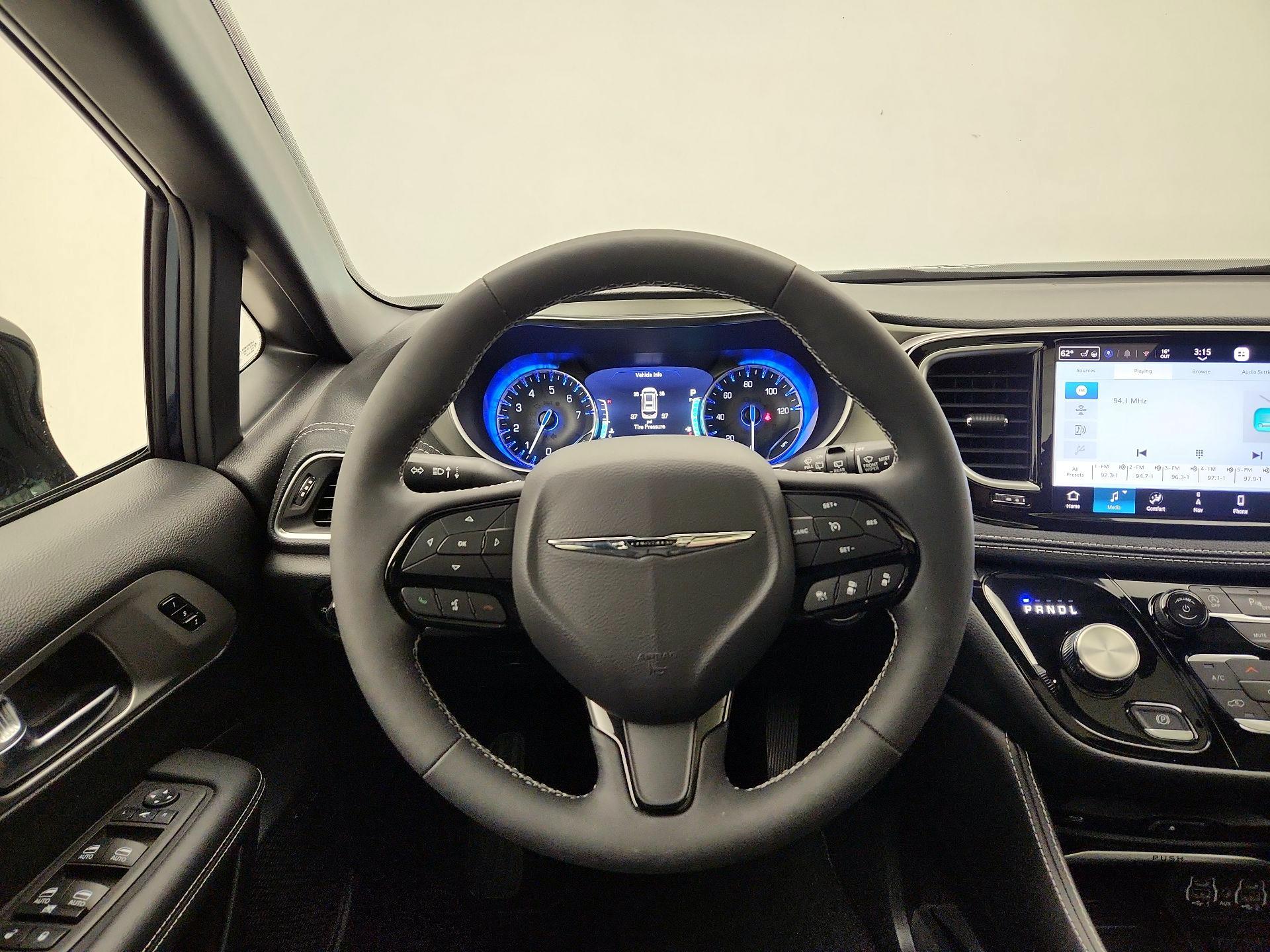 Thumbnail: 2023 Chrysler Pacifica - 10