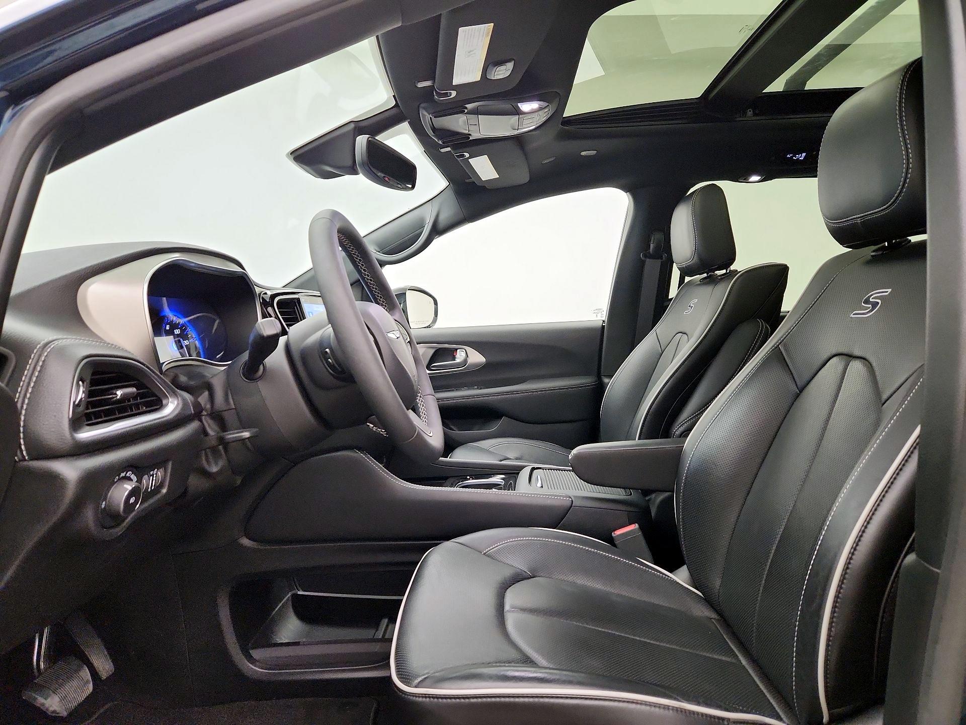 Thumbnail: 2023 Chrysler Pacifica - 11