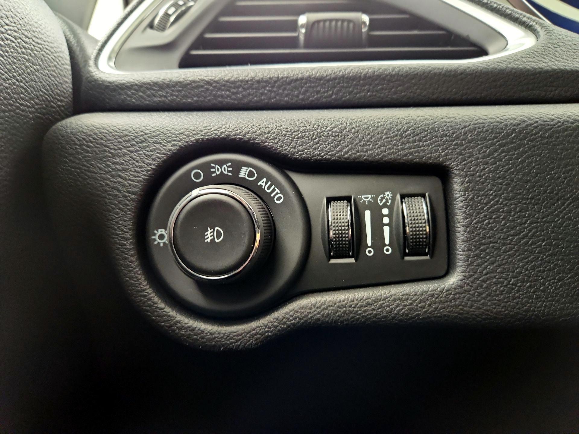 Thumbnail: 2023 Chrysler Pacifica - 13