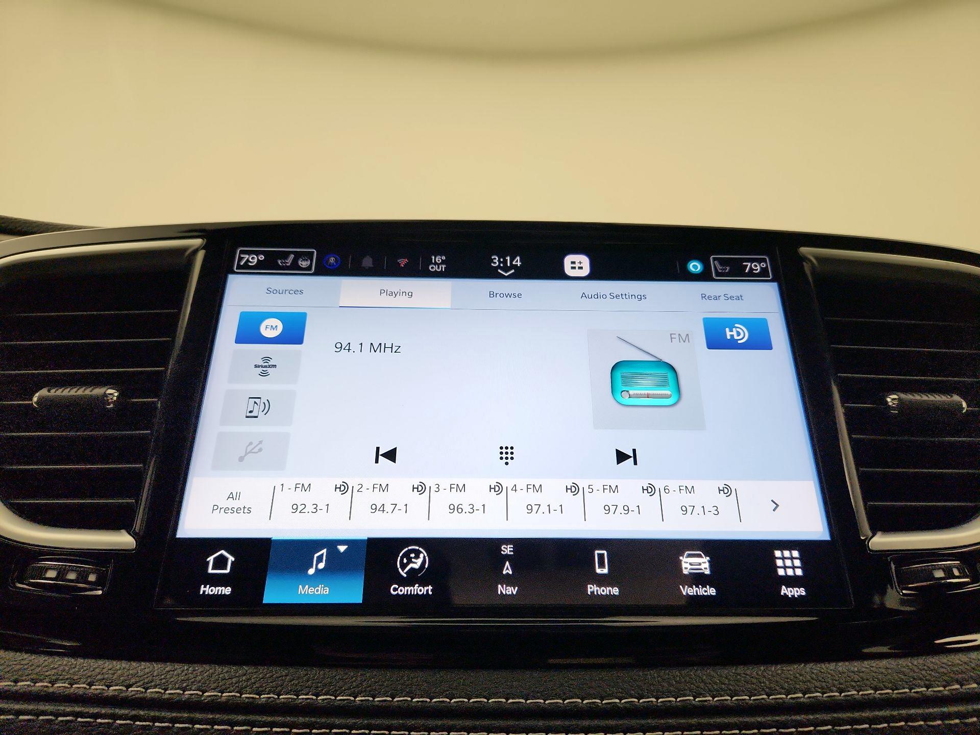 Thumbnail: 2023 Chrysler Pacifica - 16