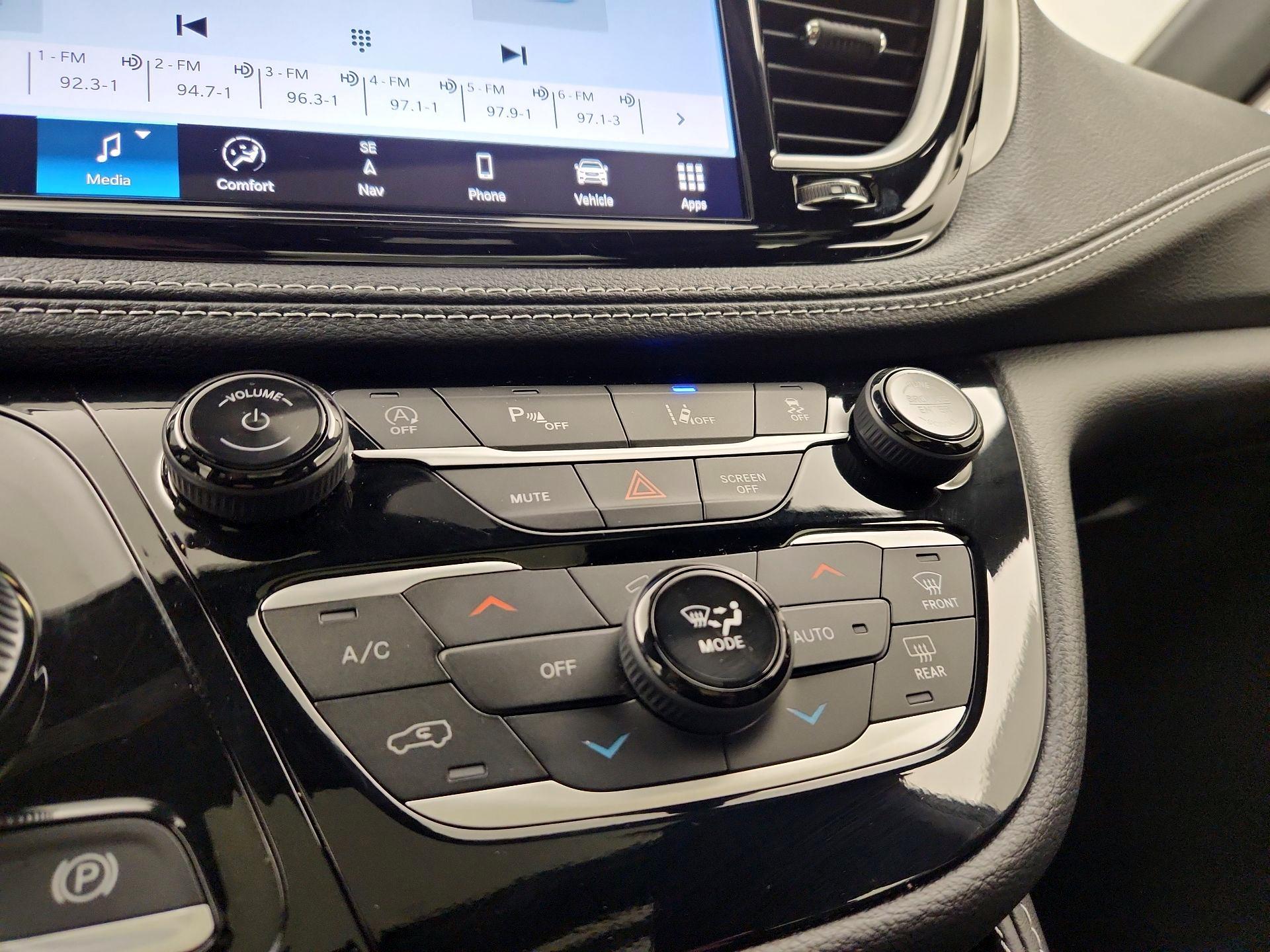 Thumbnail: 2023 Chrysler Pacifica - 17