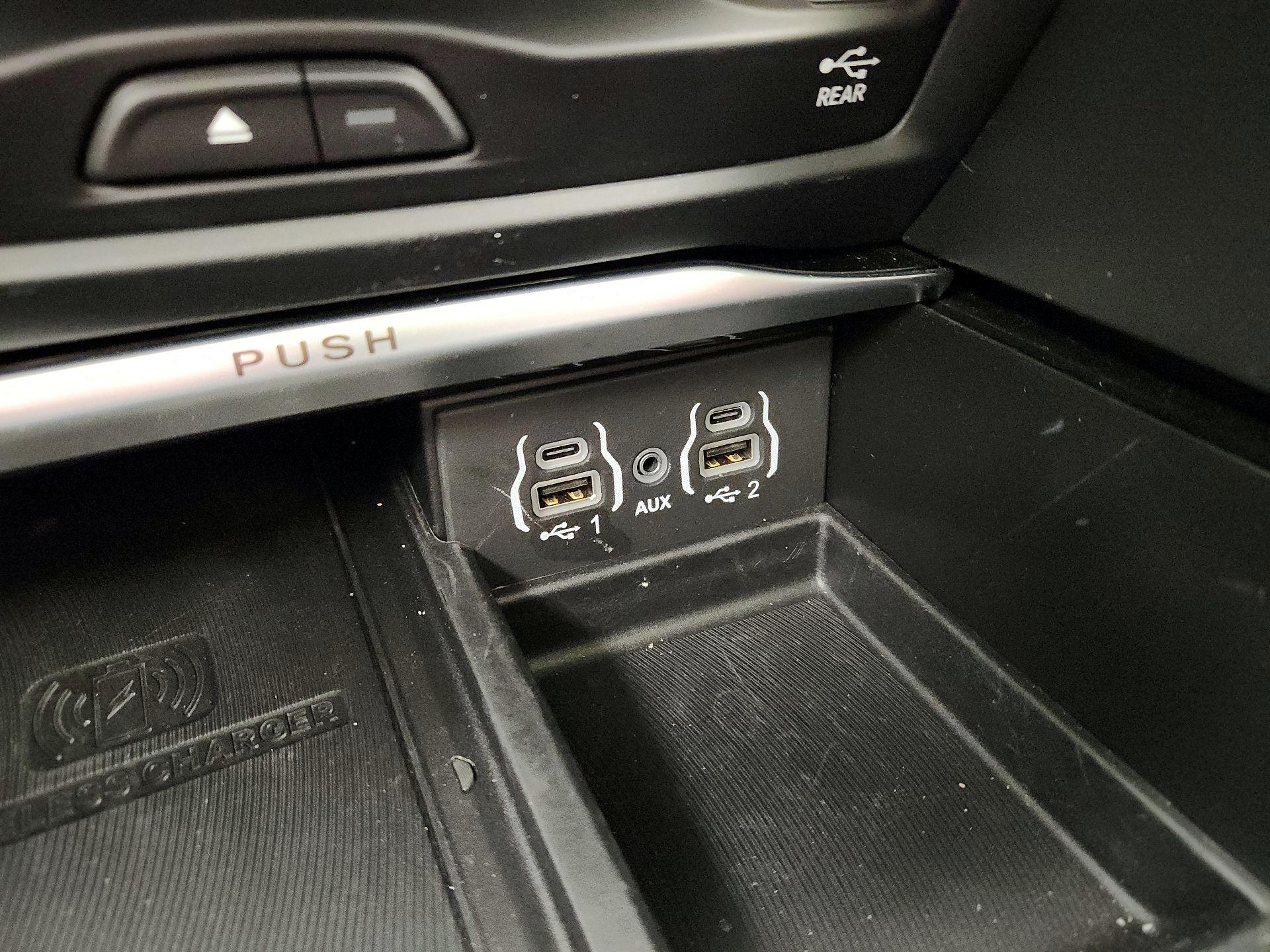 Thumbnail: 2023 Chrysler Pacifica - 19