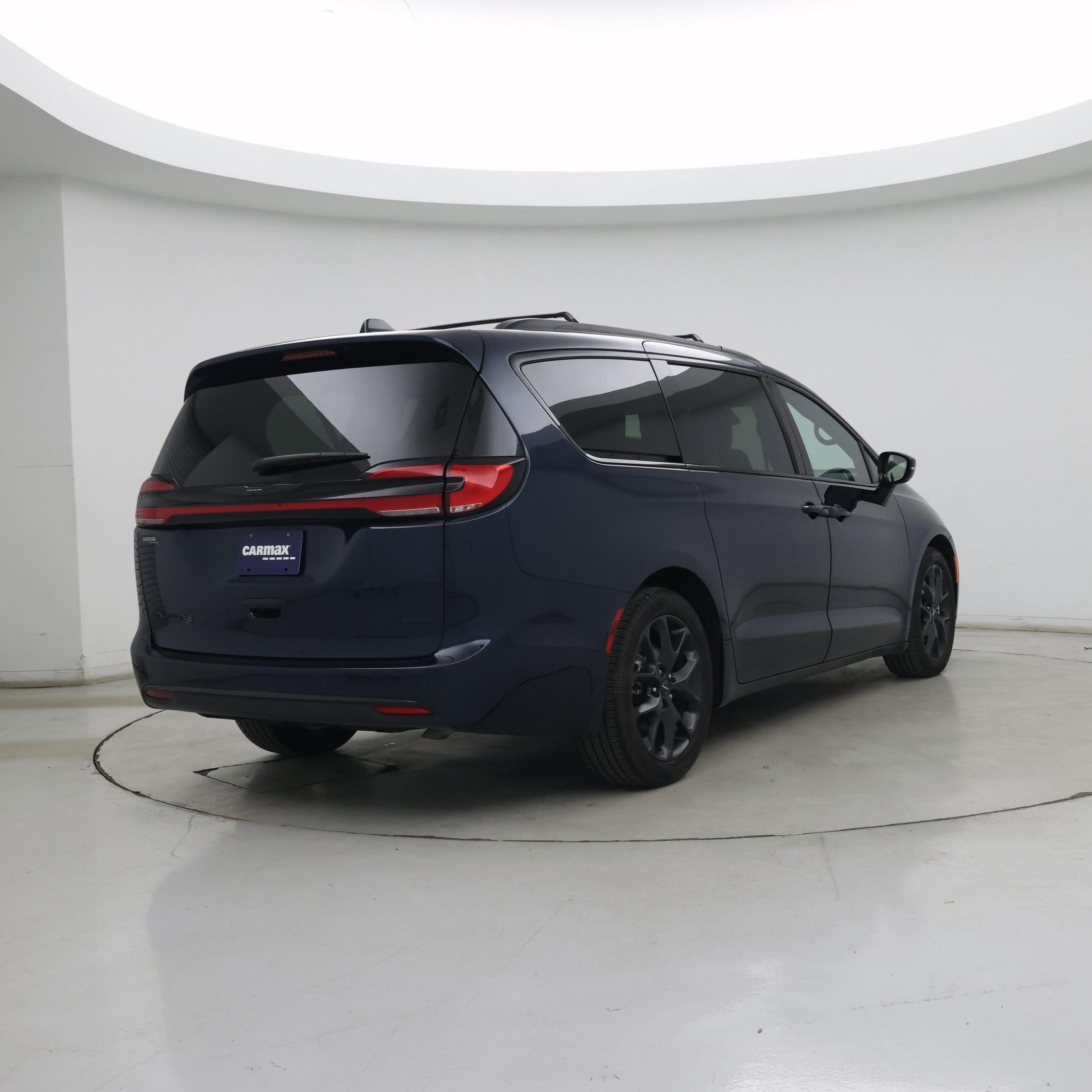 Thumbnail: 2023 Chrysler Pacifica - 8