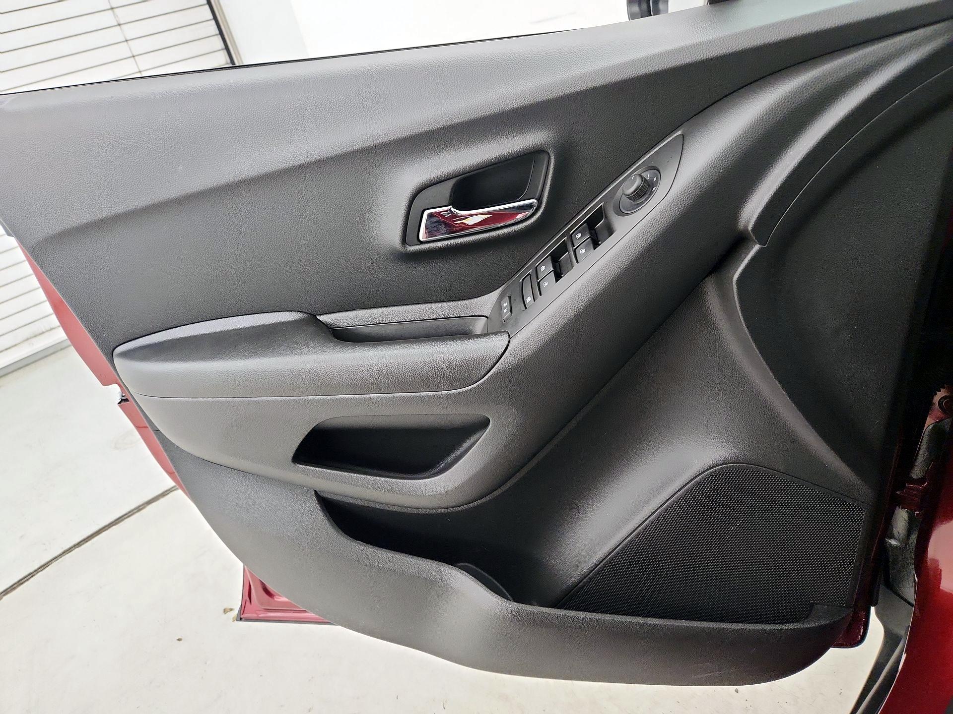 Thumbnail: 2022 Chevrolet Trax - 12