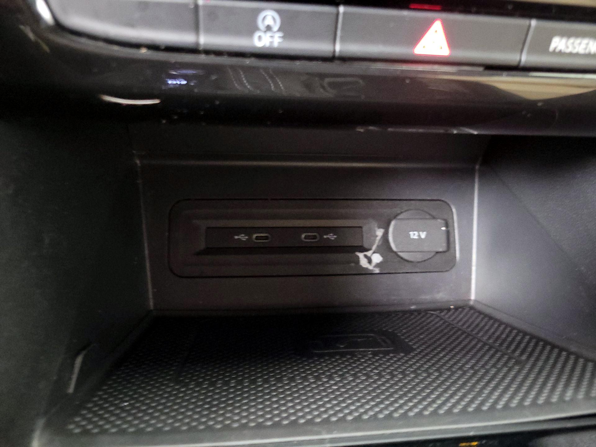 Thumbnail: 2022 Volkswagen Atlas - 18