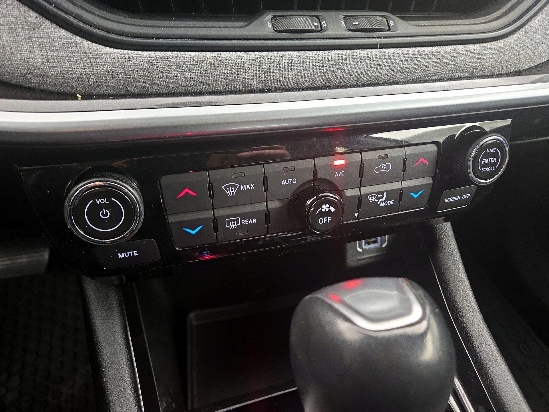 Thumbnail: 2022 Jeep Compass - 16