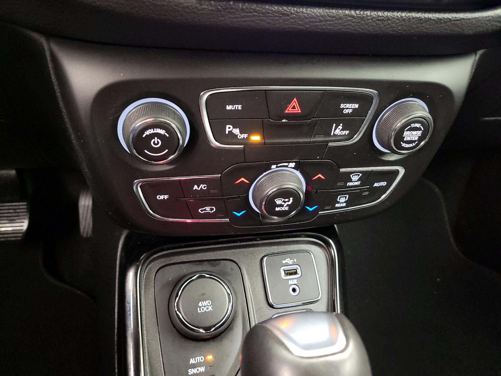 Thumbnail: 2021 Jeep Compass - 16