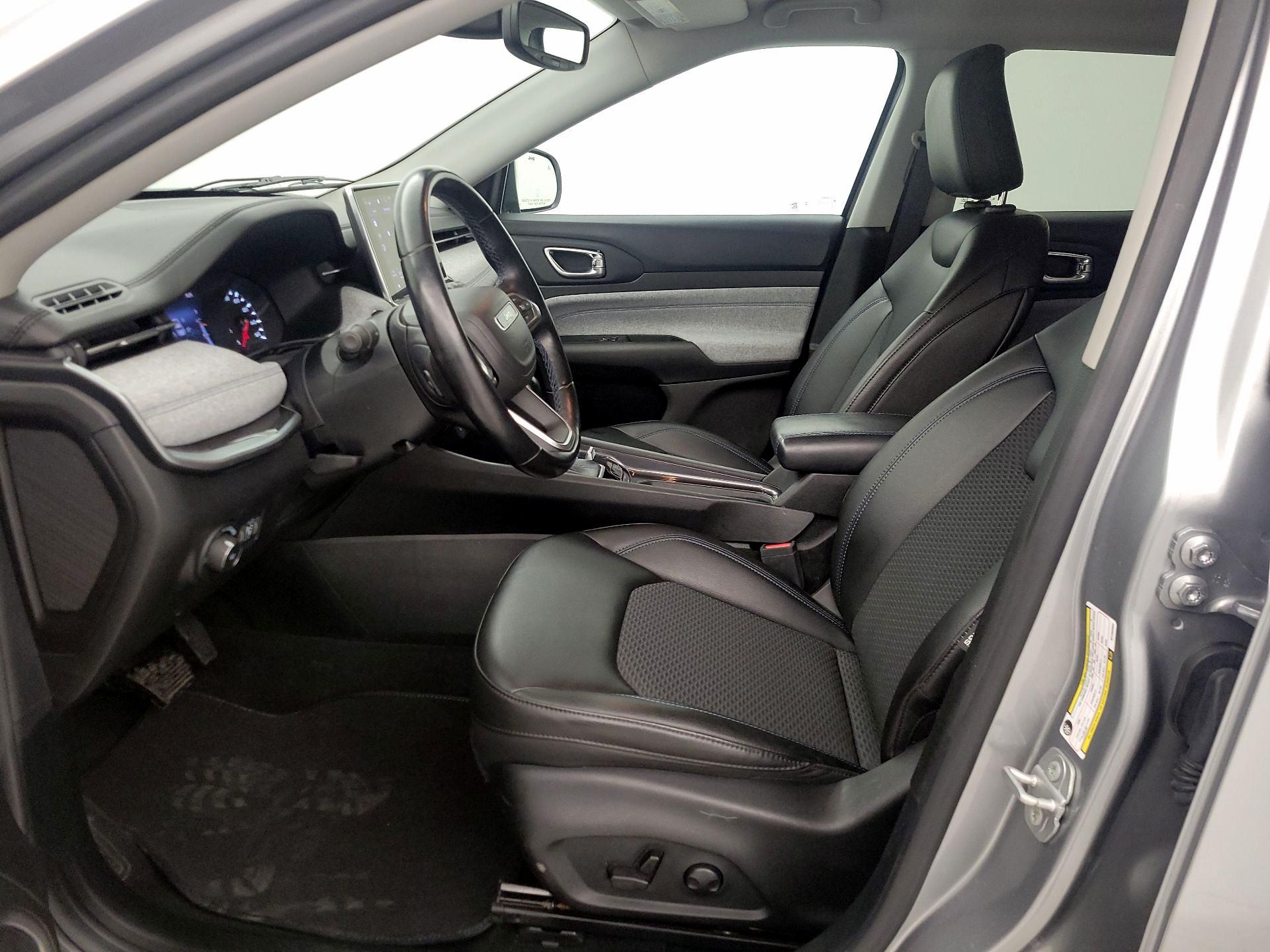 Thumbnail: 2022 Jeep Compass - 11