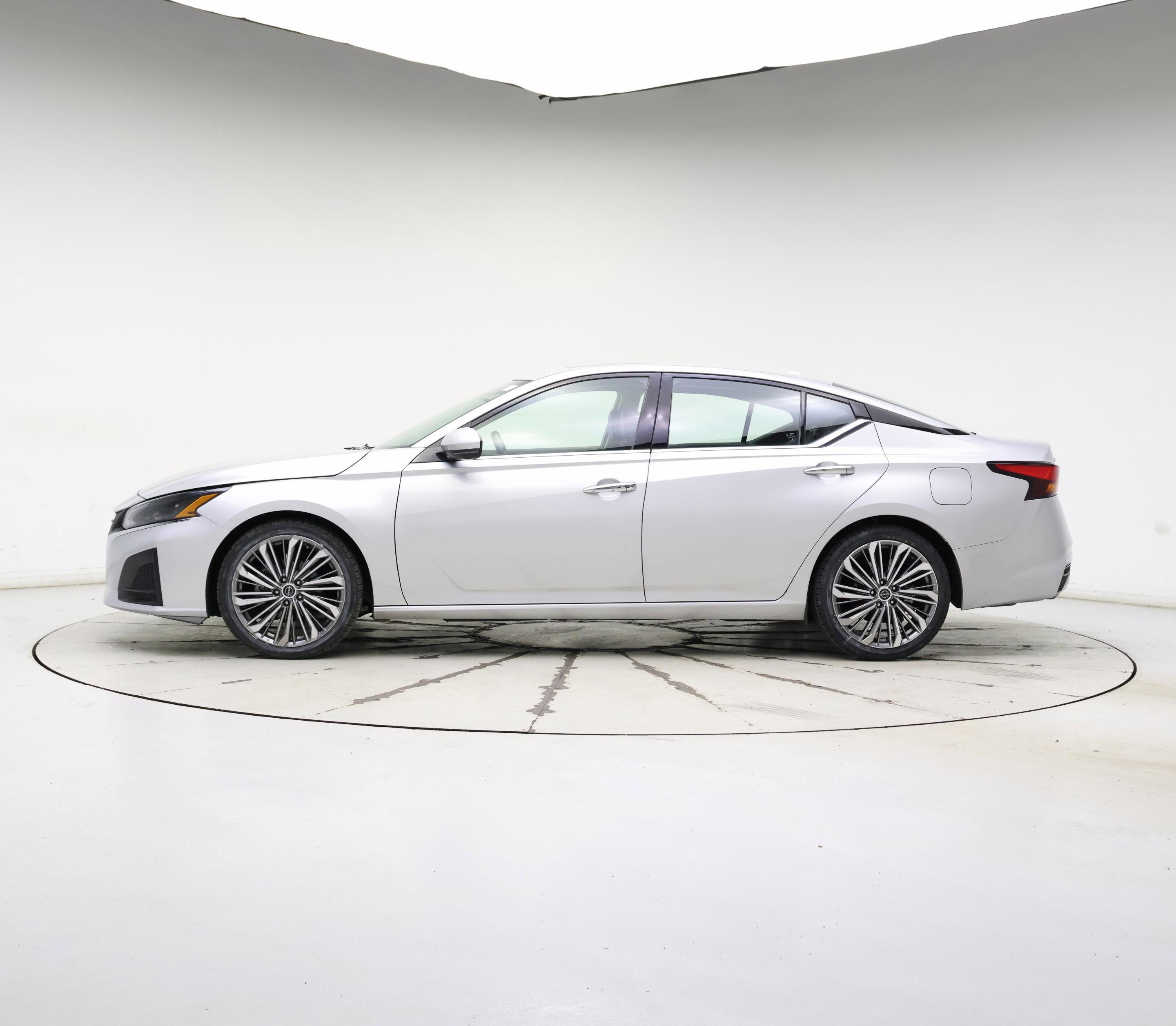 Thumbnail: 2023 Nissan Altima - 3