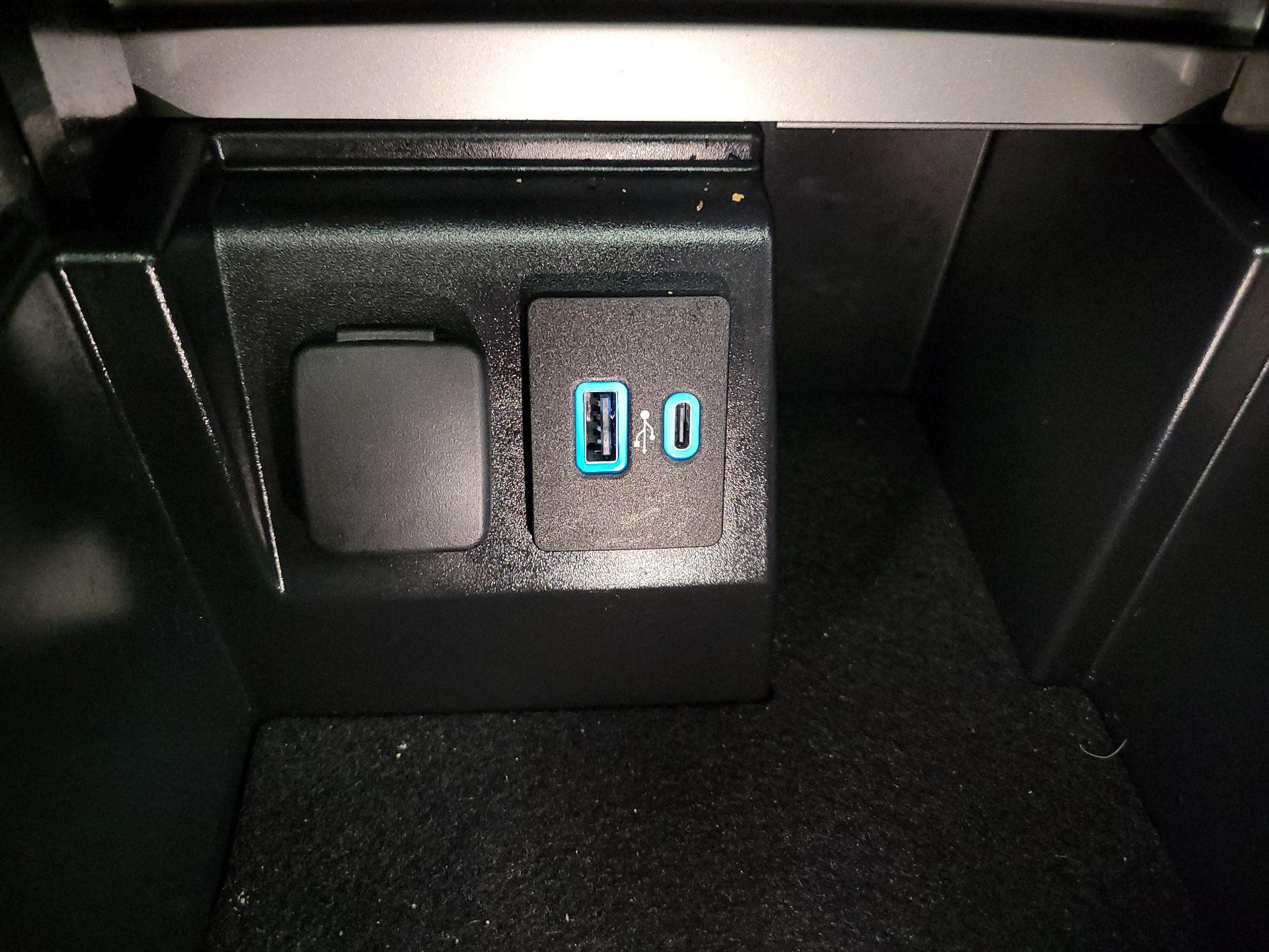 Thumbnail: 2022 Ford Explorer - 19