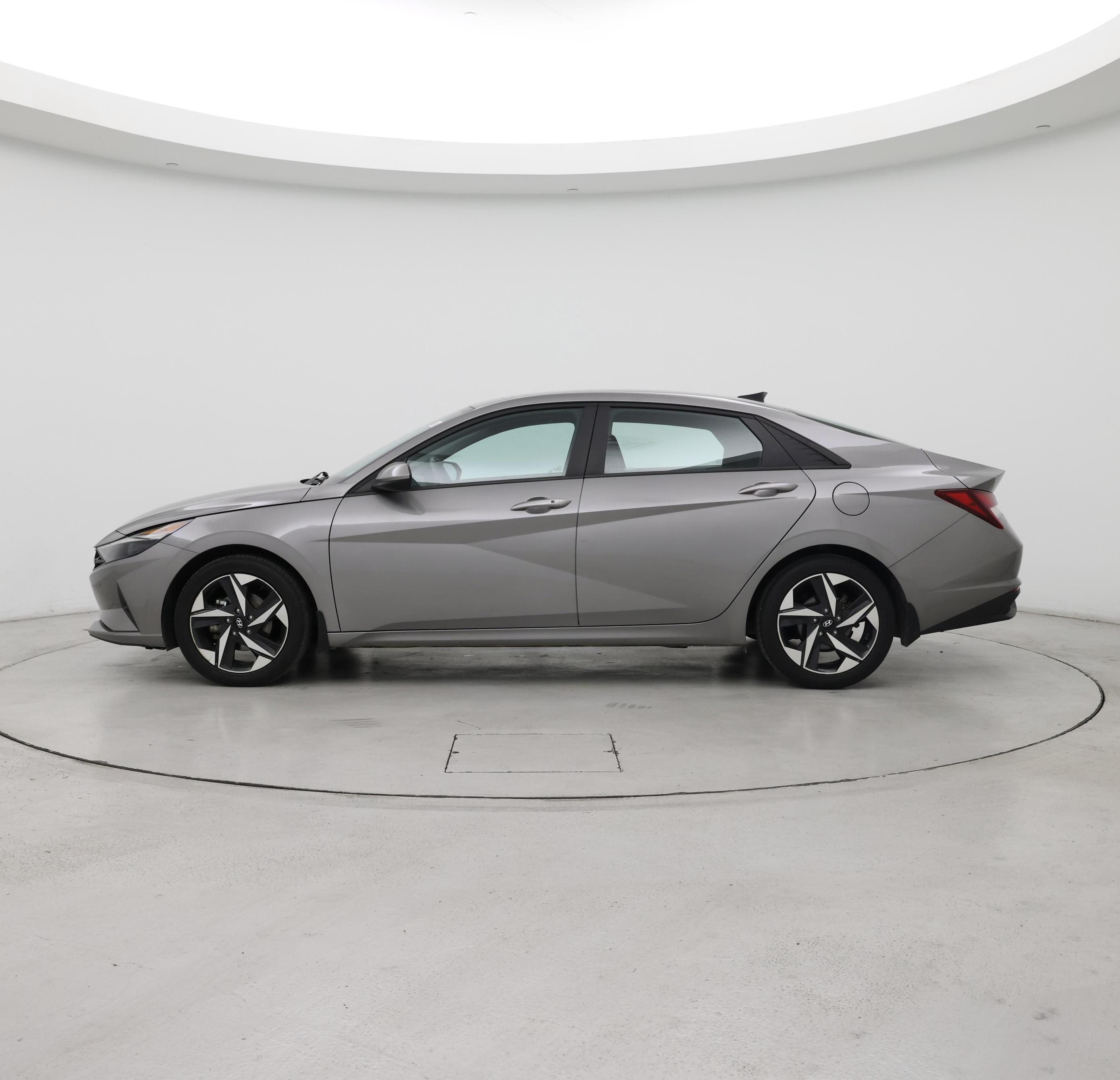 Thumbnail: 2023 Hyundai Elantra - 3