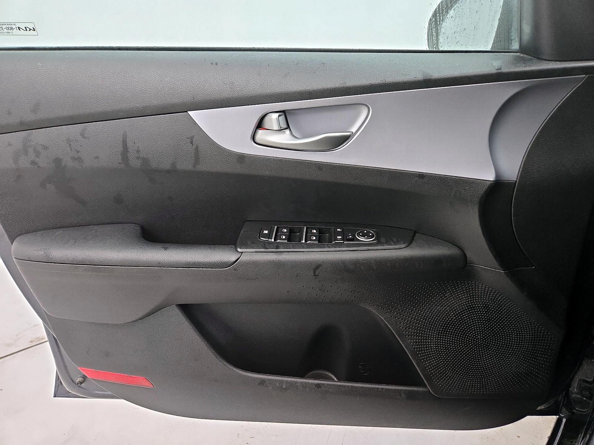 Thumbnail: 2022 Kia Forte - 12