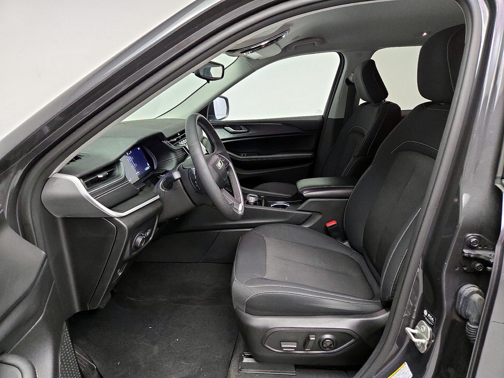 Thumbnail: 2023 Jeep Grand Cherokee - 11