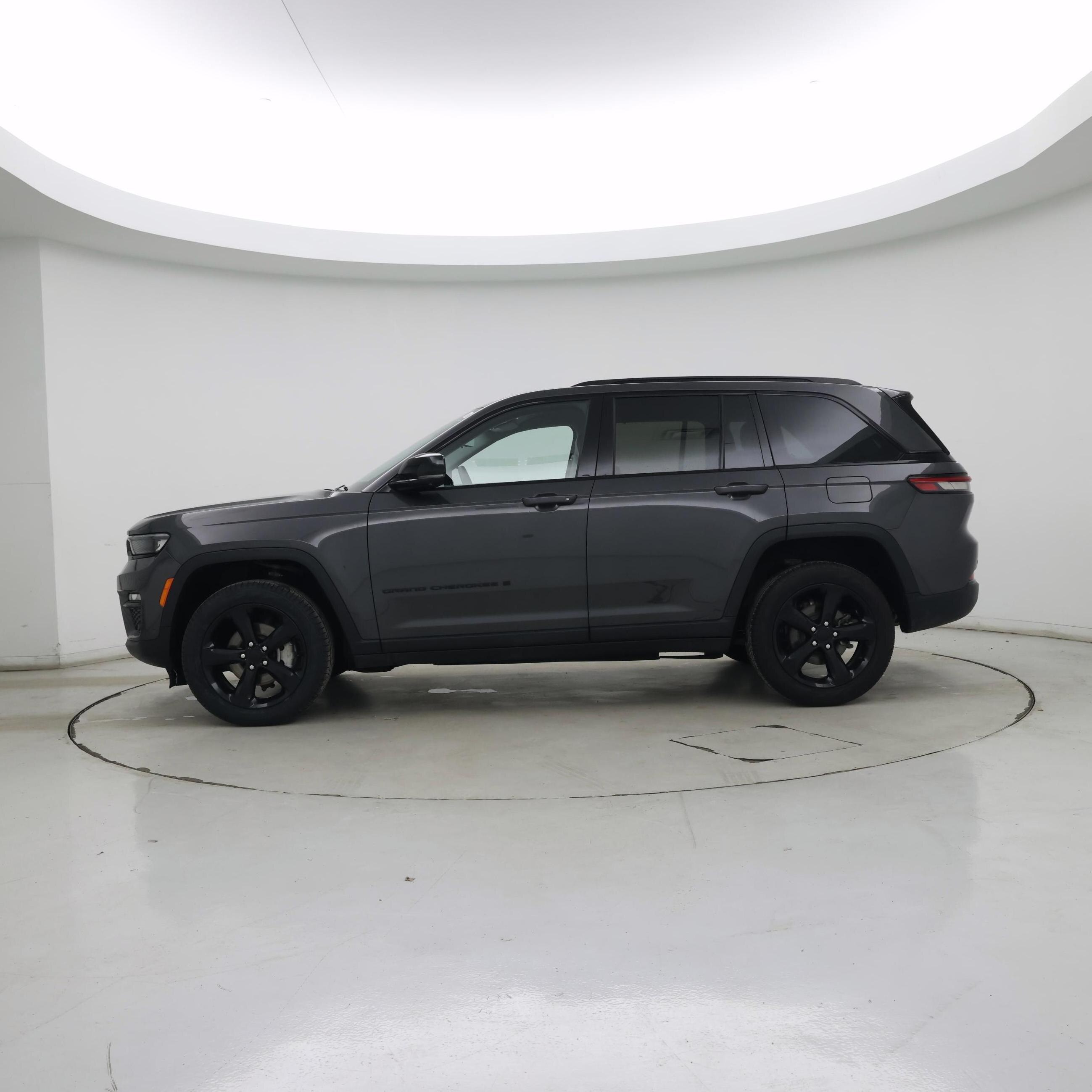Thumbnail: 2023 Jeep Grand Cherokee - 3