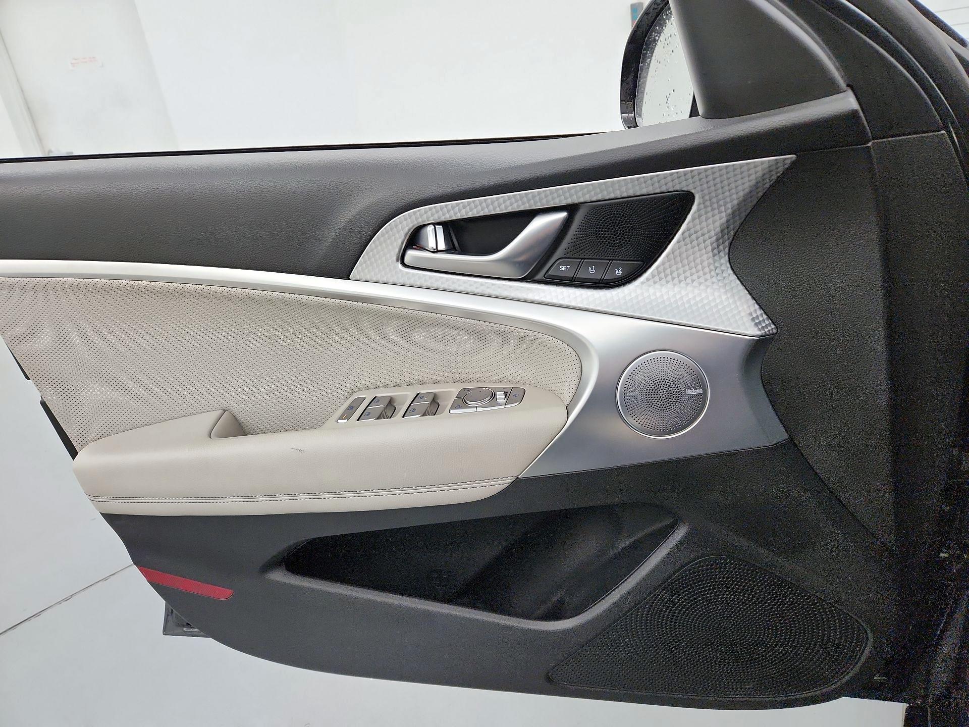 Thumbnail: 2023 Genesis G70 - 12