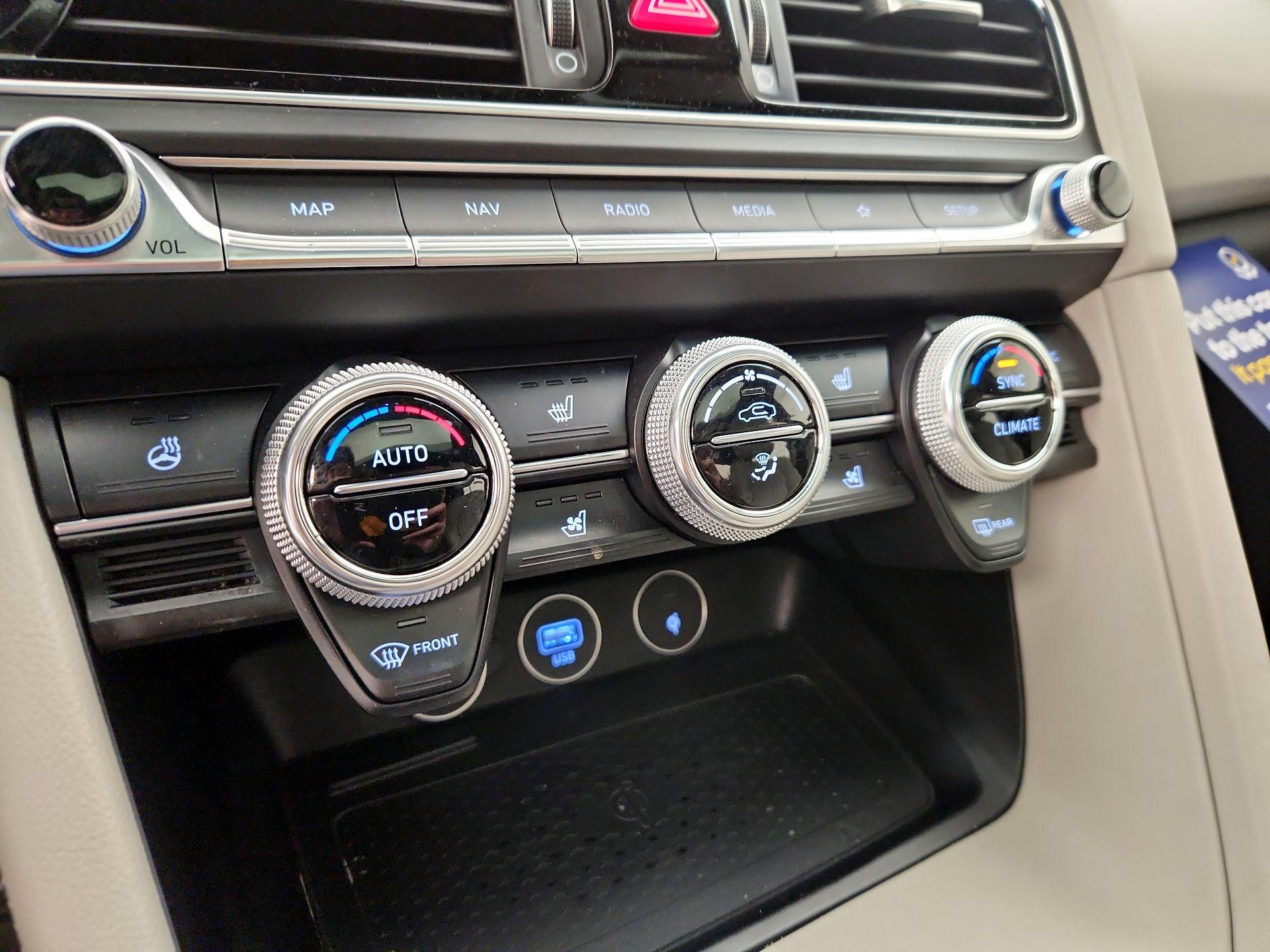 Thumbnail: 2023 Genesis G70 - 16