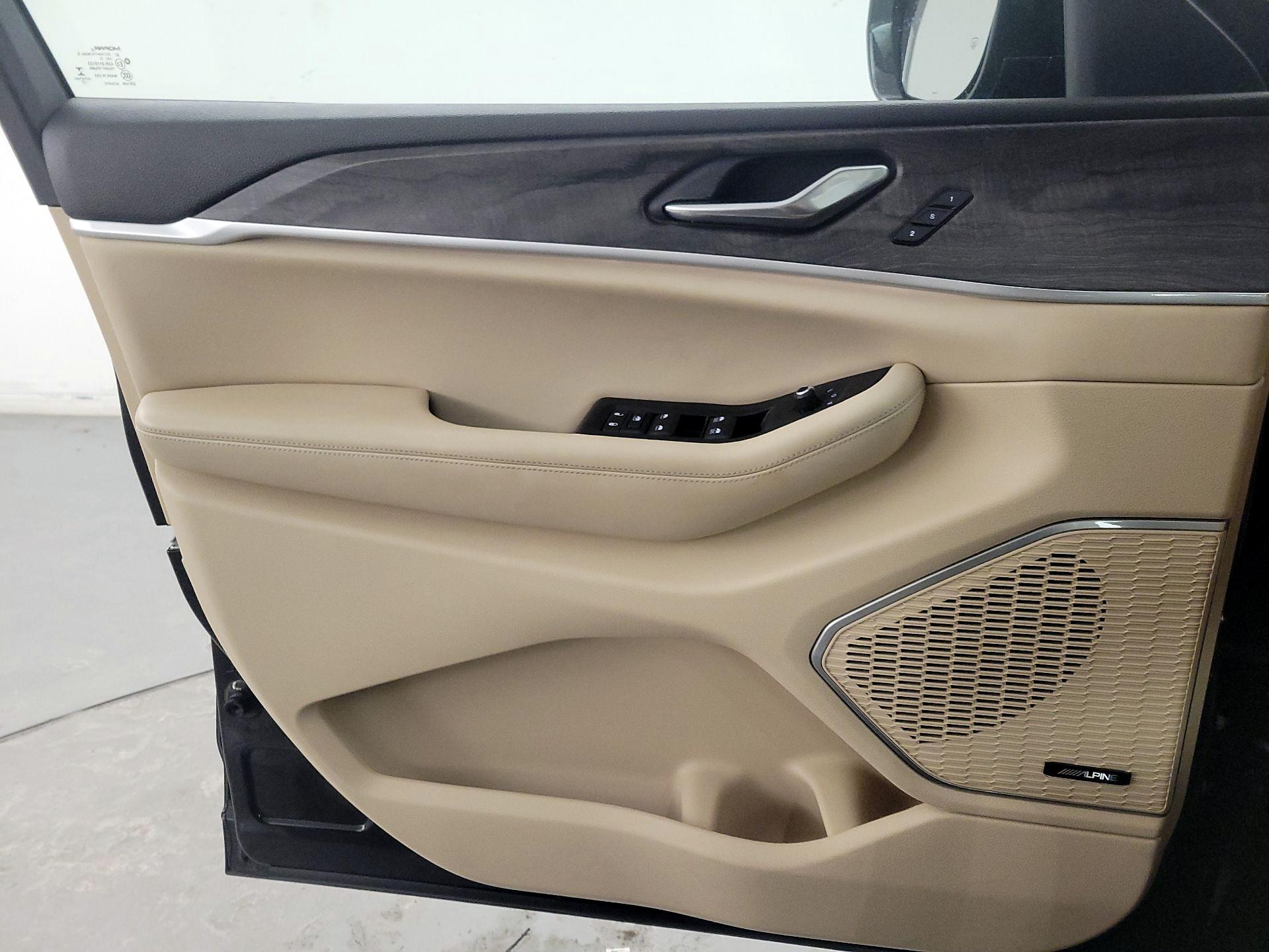 Thumbnail: 2022 Jeep Grand Cherokee - 12