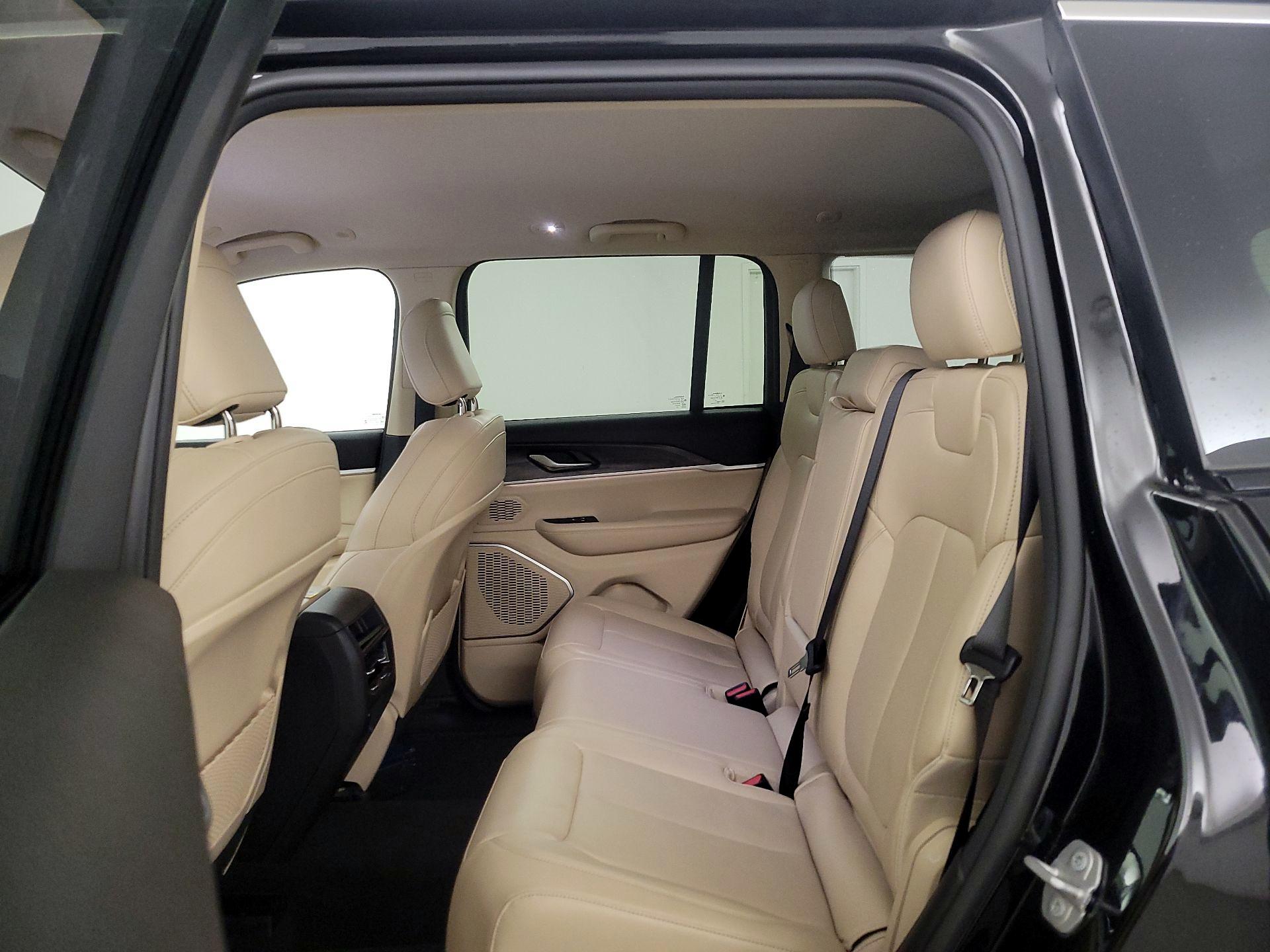 Thumbnail: 2022 Jeep Grand Cherokee - 20