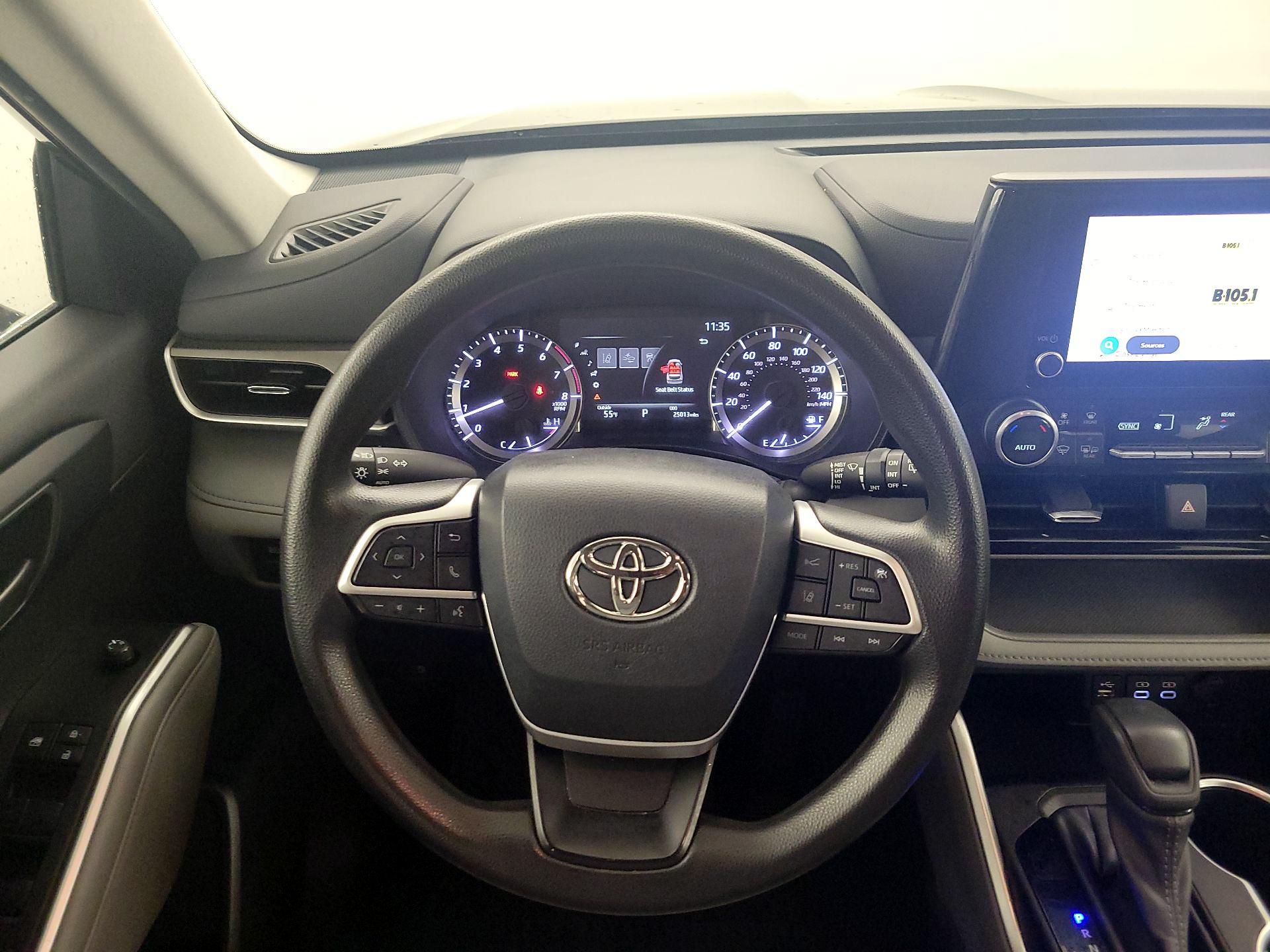 Thumbnail: 2023 Toyota Highlander - 10