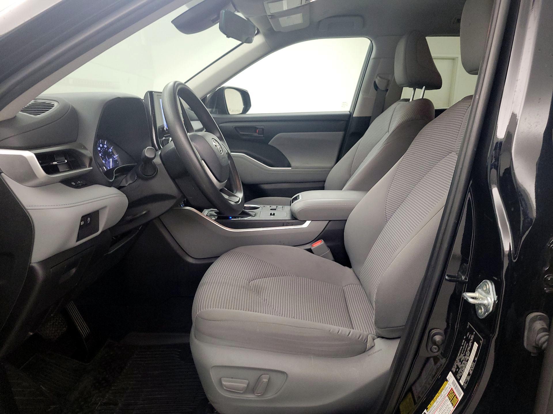 Thumbnail: 2023 Toyota Highlander - 11