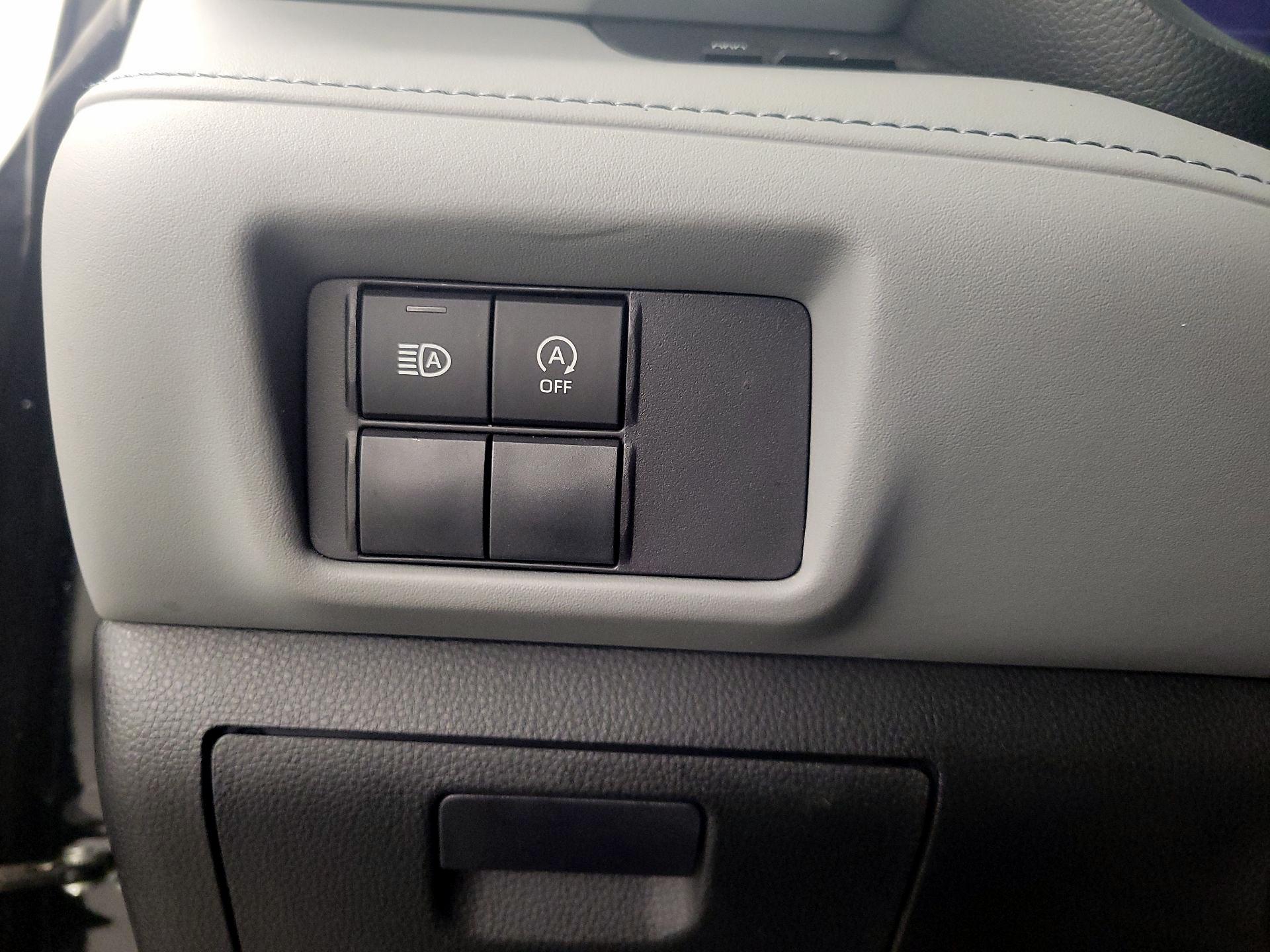 Thumbnail: 2023 Toyota Highlander - 13