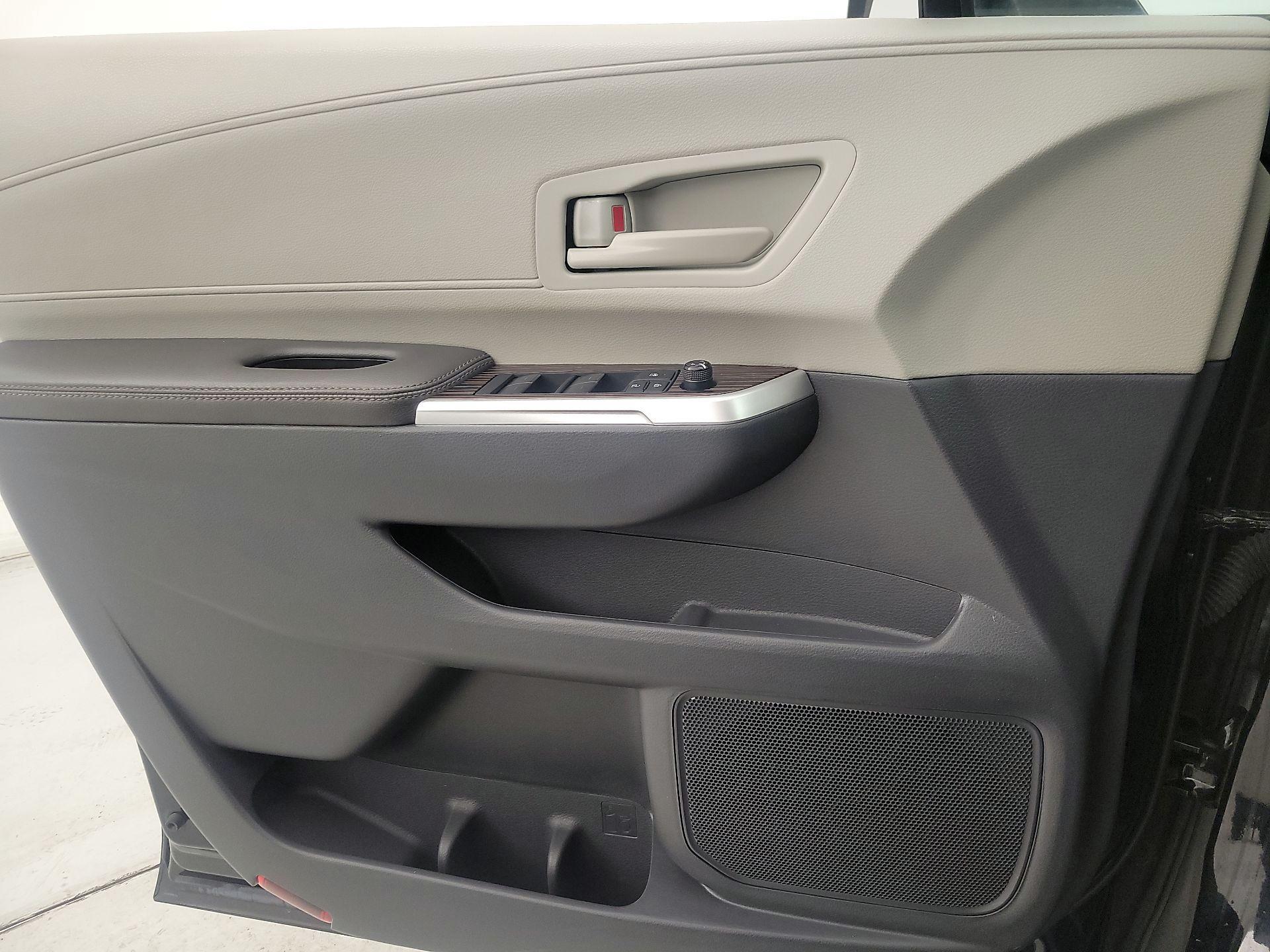 Thumbnail: 2024 Toyota Sienna - 12