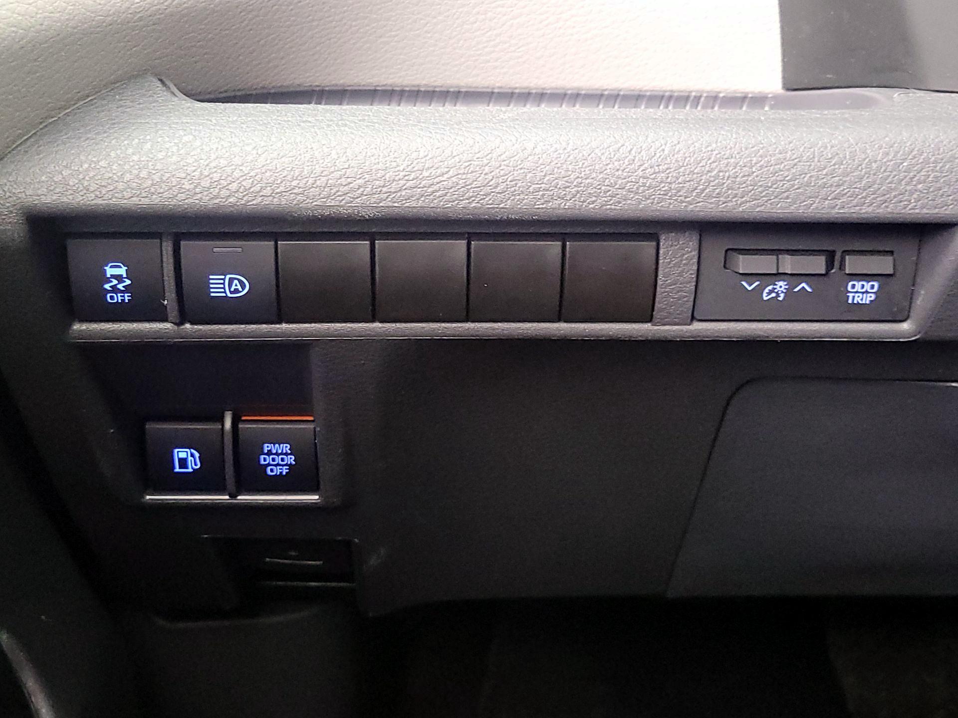 Thumbnail: 2024 Toyota Sienna - 13