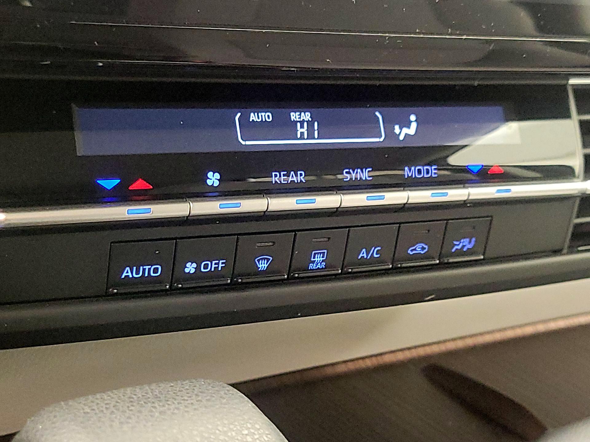 Thumbnail: 2024 Toyota Sienna - 16