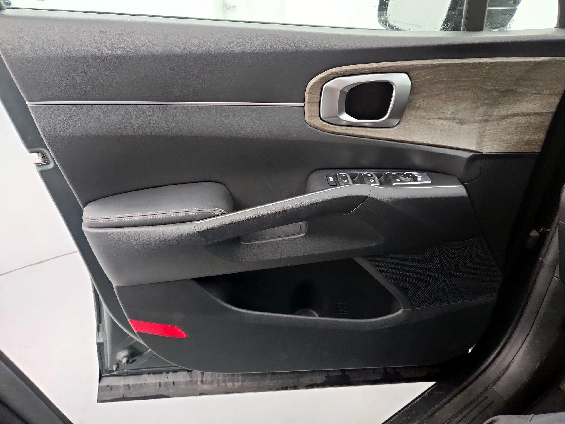 Thumbnail: 2022 Kia Sorento - 12