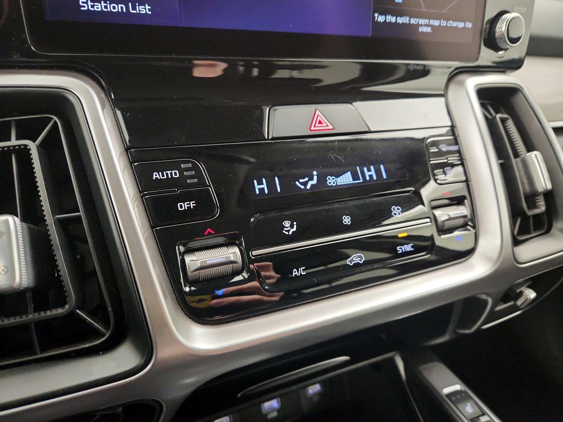 Thumbnail: 2022 Kia Sorento - 17