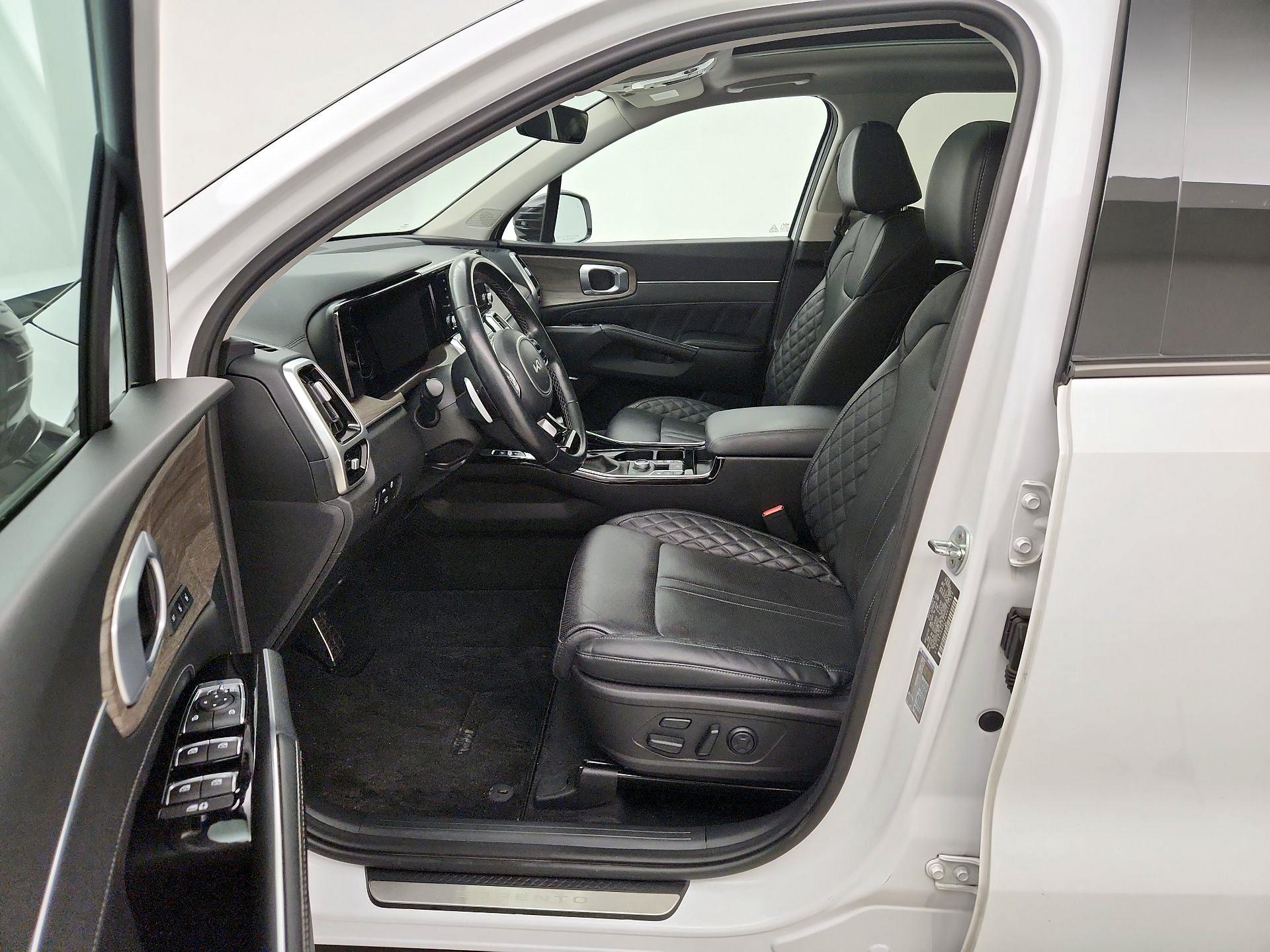 Thumbnail: 2022 Kia Sorento - 11