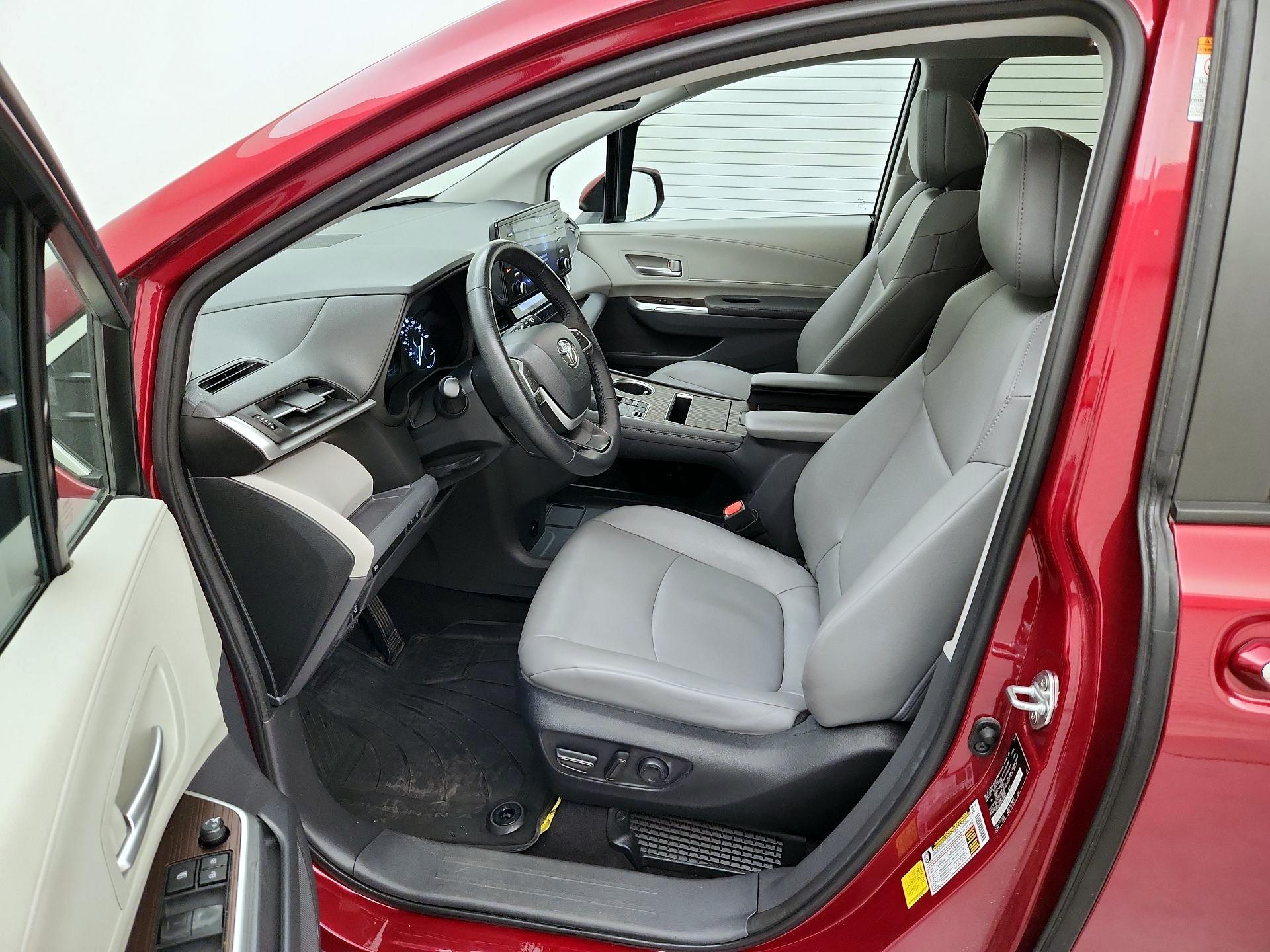 Thumbnail: 2023 Toyota Sienna - 11