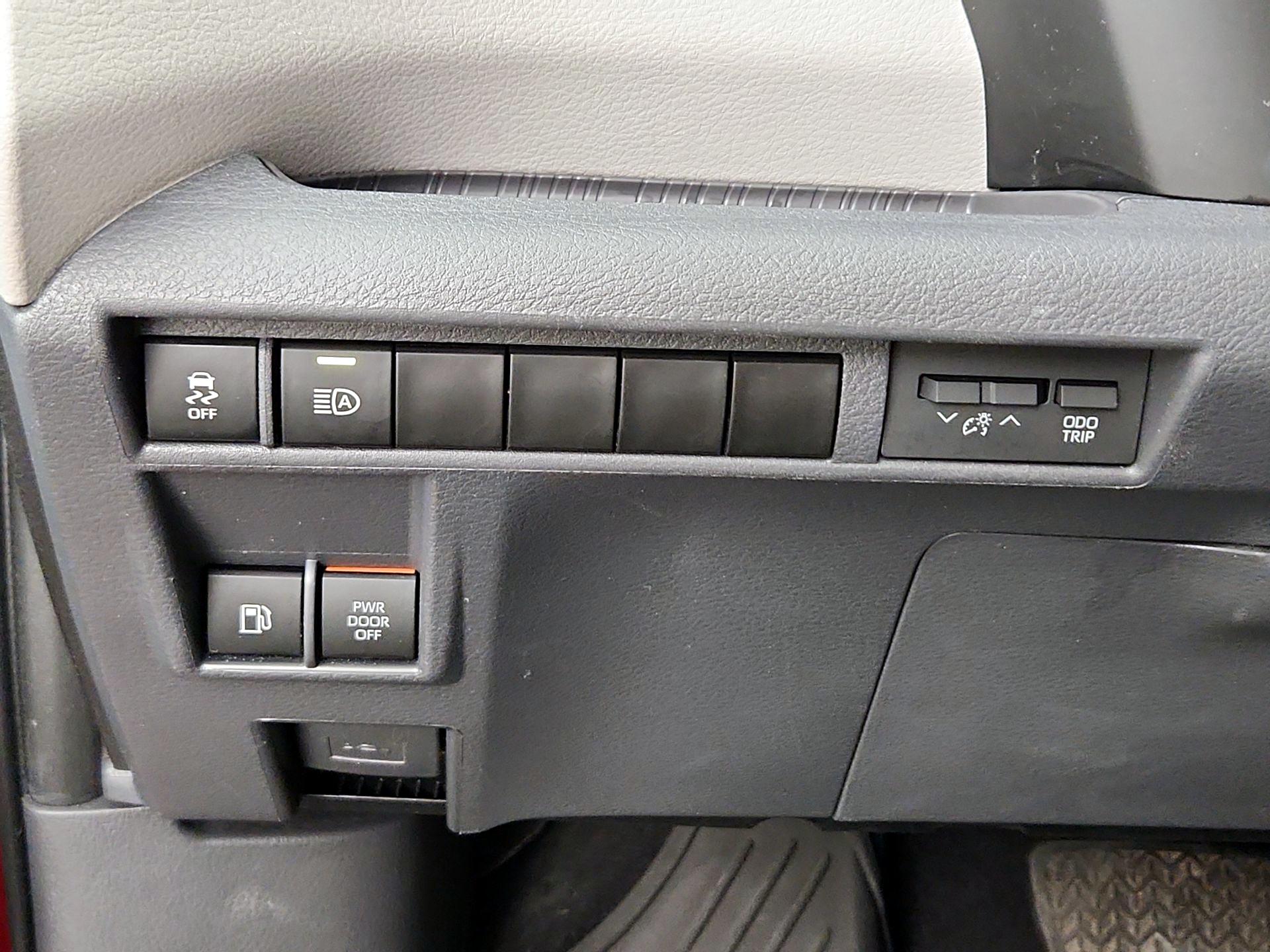 Thumbnail: 2023 Toyota Sienna - 13