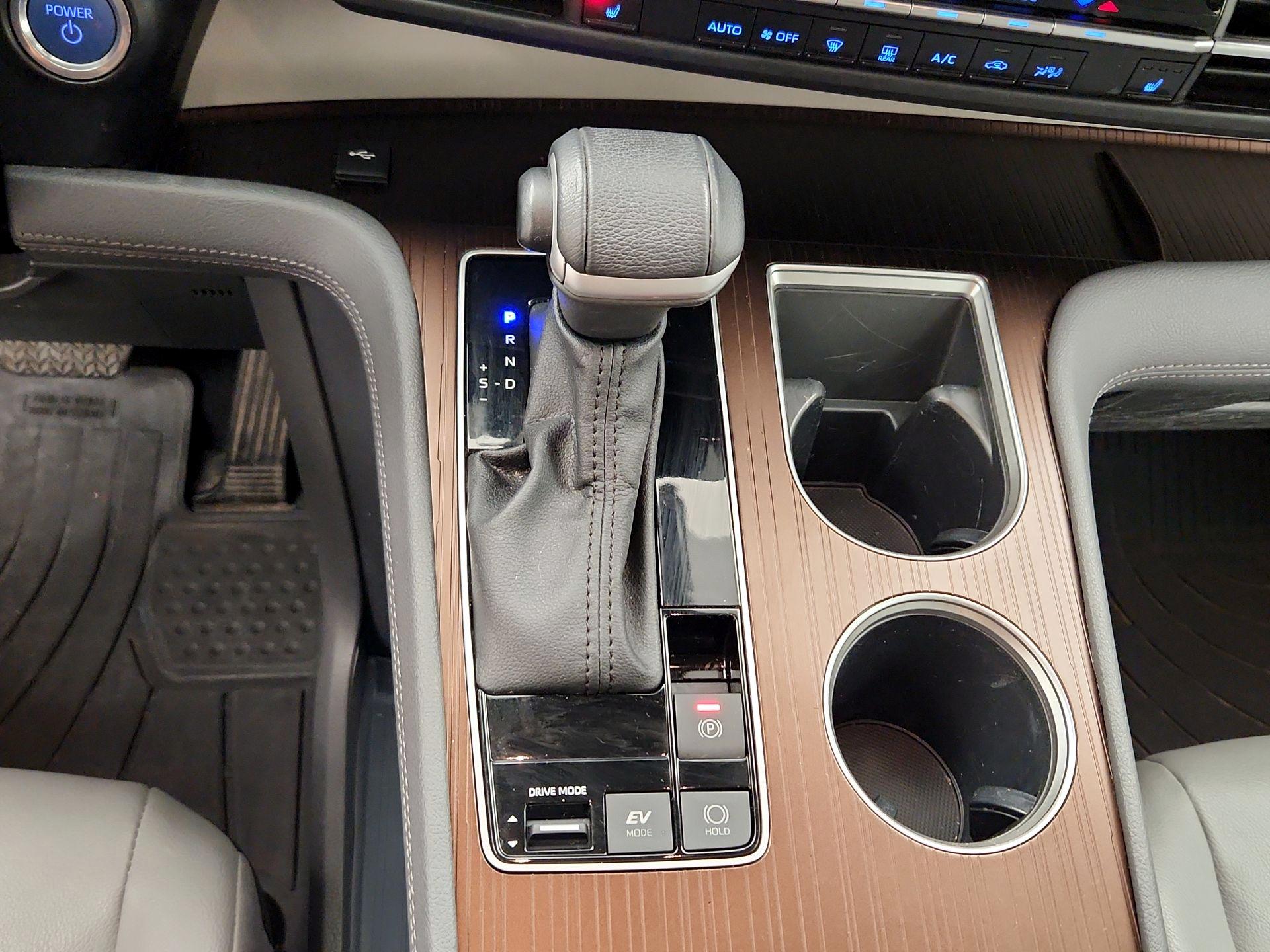 Thumbnail: 2023 Toyota Sienna - 17