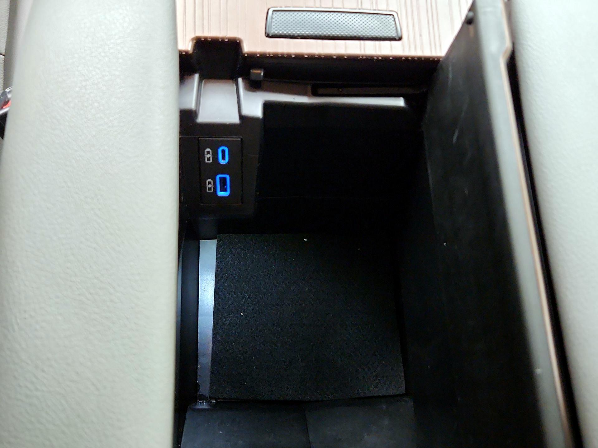 Thumbnail: 2023 Toyota Sienna - 18