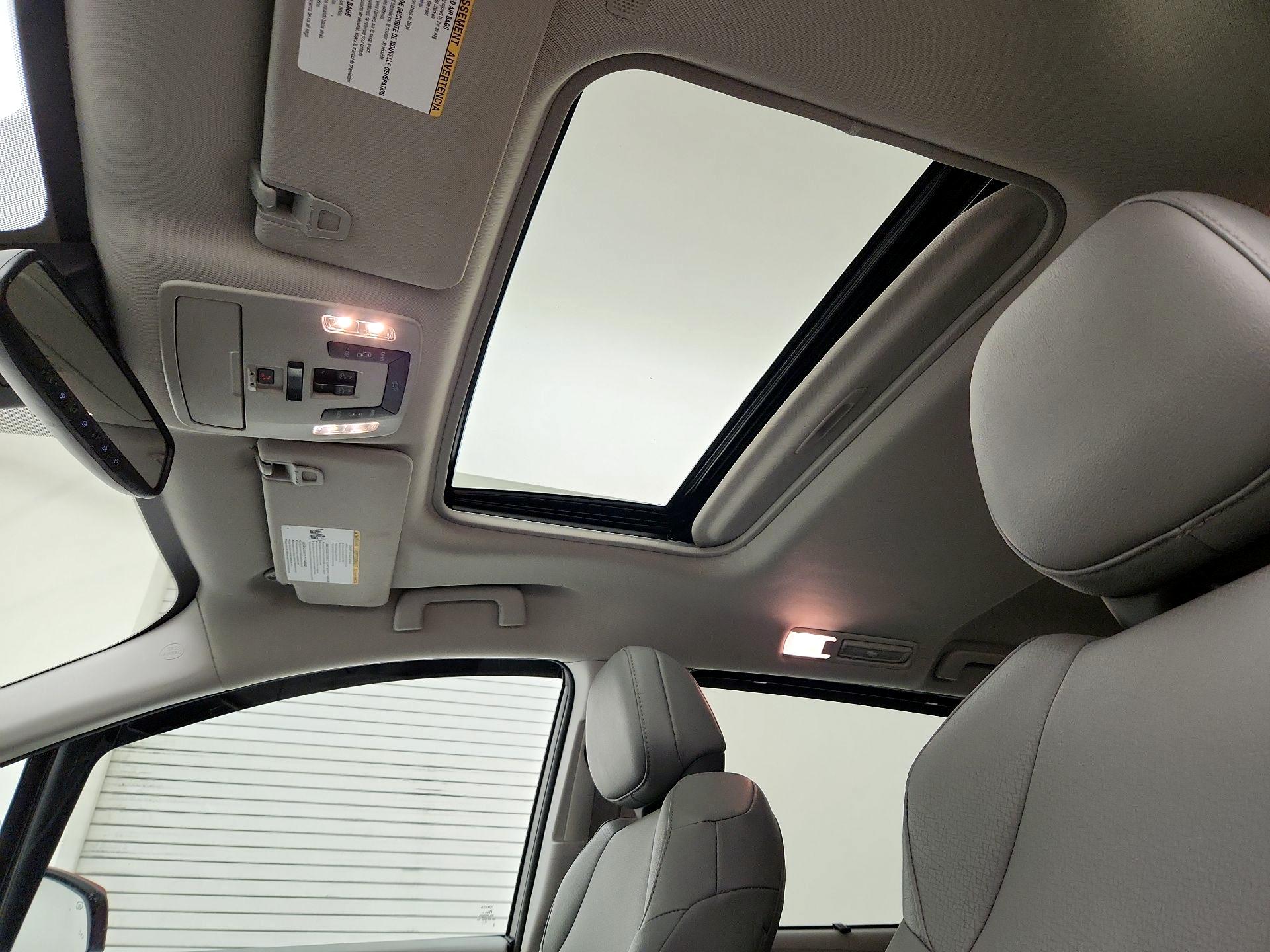 Thumbnail: 2023 Toyota Sienna - 19