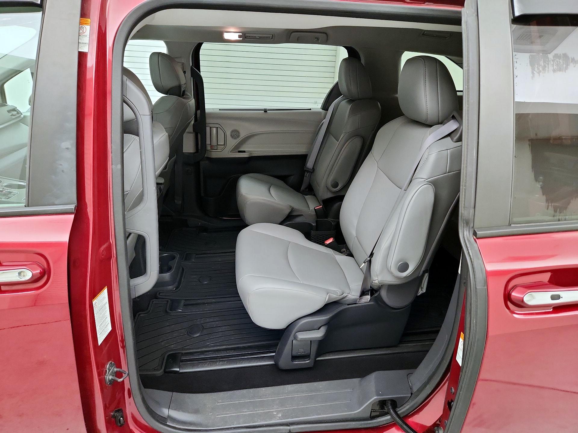 Thumbnail: 2023 Toyota Sienna - 20