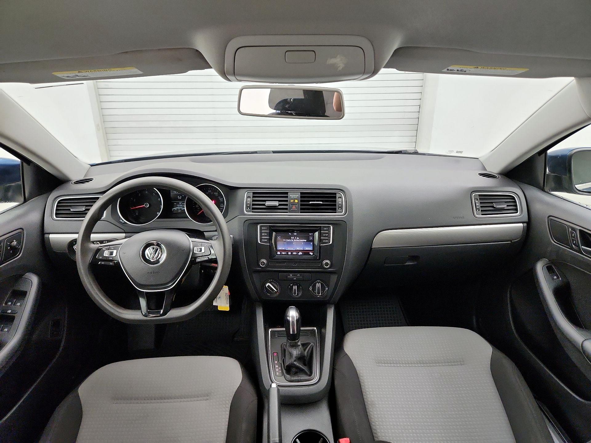 Thumbnail: 2017 Volkswagen Jetta - 9