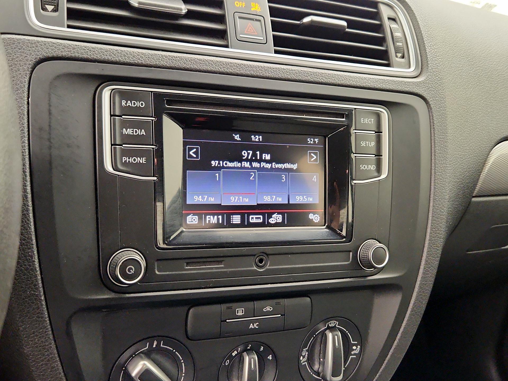 Thumbnail: 2017 Volkswagen Jetta - 15