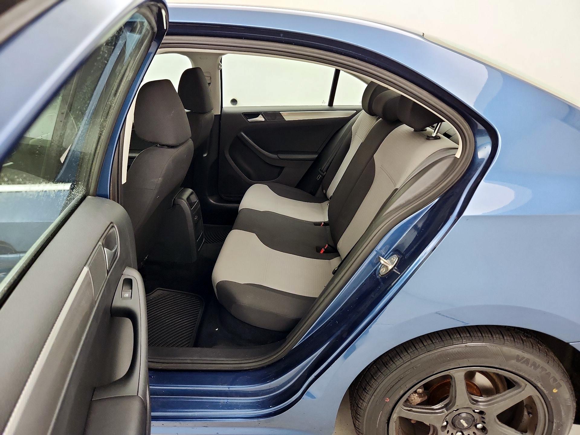 Thumbnail: 2017 Volkswagen Jetta - 19