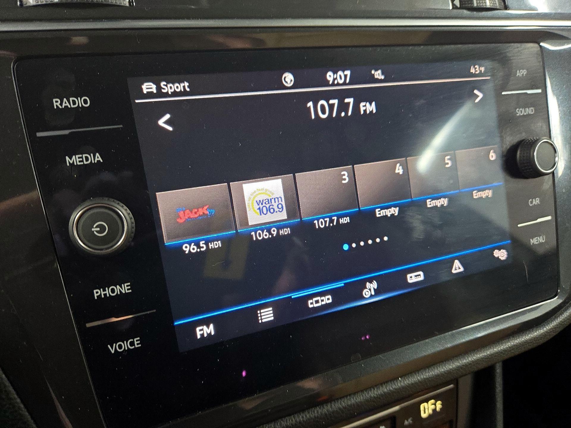 Thumbnail: 2022 Volkswagen Tiguan - 15