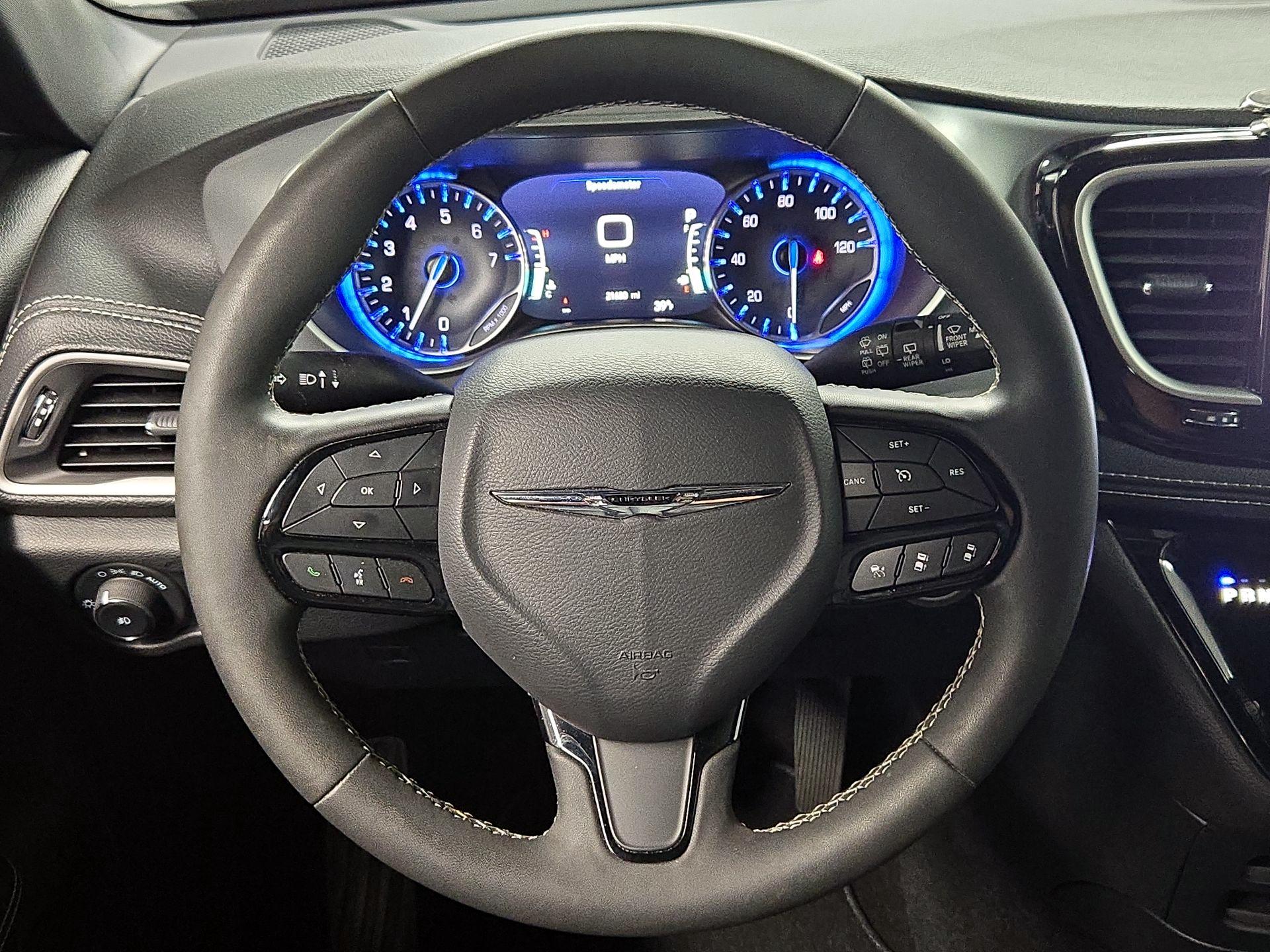 Thumbnail: 2024 Chrysler Pacifica - 10