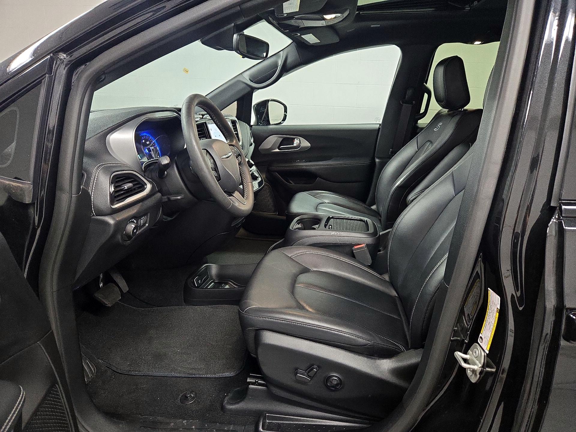 Thumbnail: 2024 Chrysler Pacifica - 11